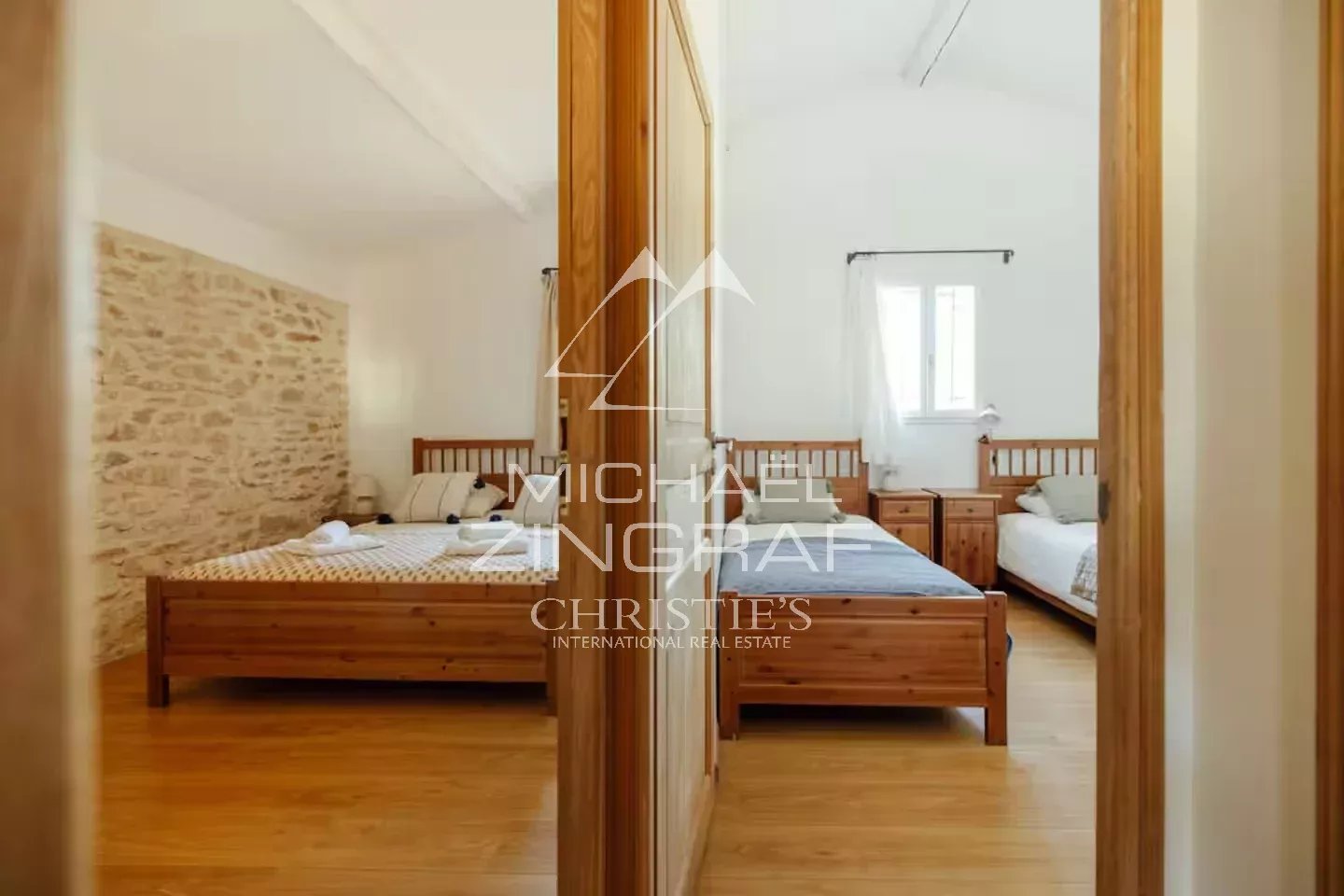 9 Bedroom Villa/Townhouse's Image 9