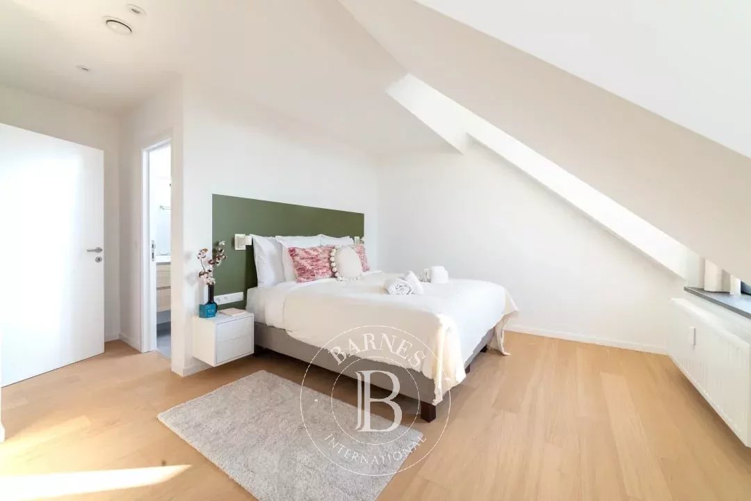 Stéphanie/Chatelain - gemeubileerd penthouse met 3 slaapkamers