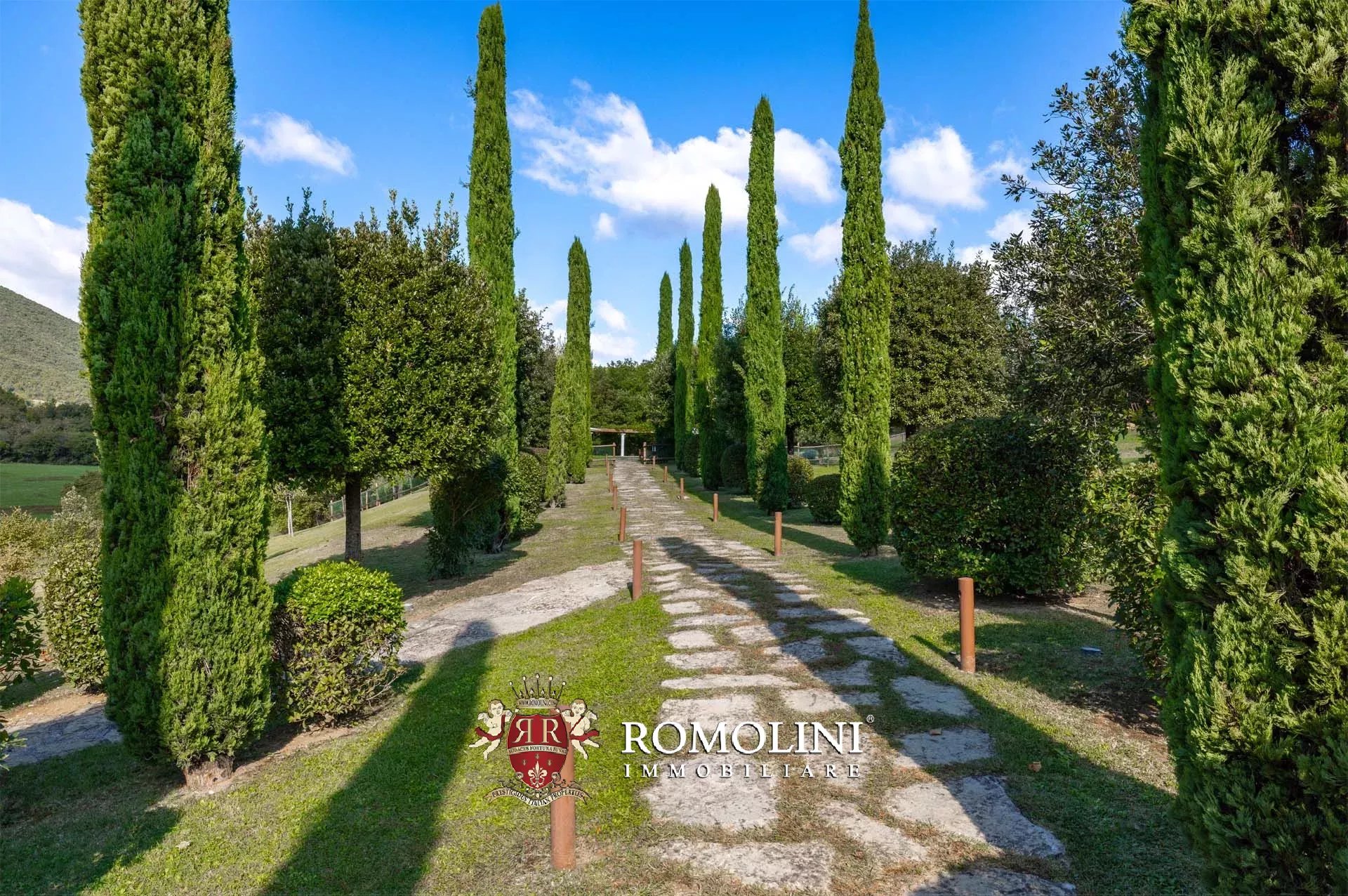 8 Bedroom Villa/Townhouse's Image 18