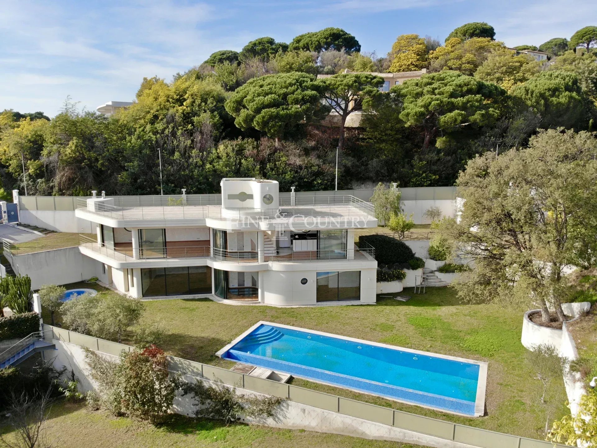 Photo of Villa for sale in Cannes with sea view