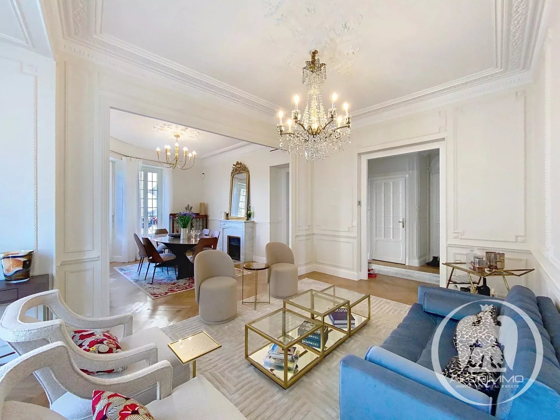 Apartment  - 5 rooms  - 122.0 m2 -