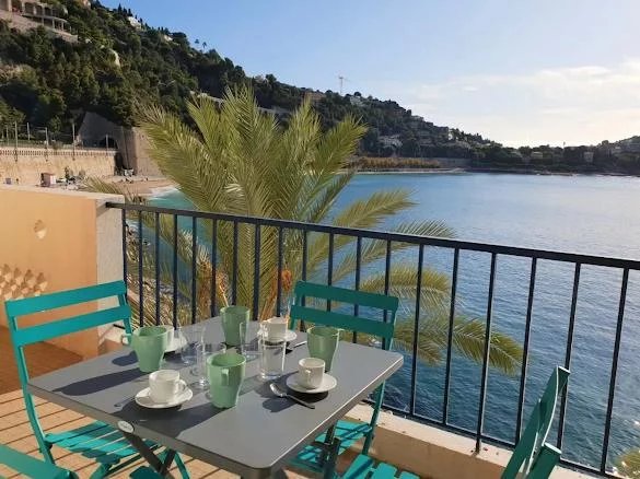 VILLEFRANCHE-SUR-MER - BEACHFRONT APARTMENT, SEA VIEW, TERRACE, BALCONY, CELLAR