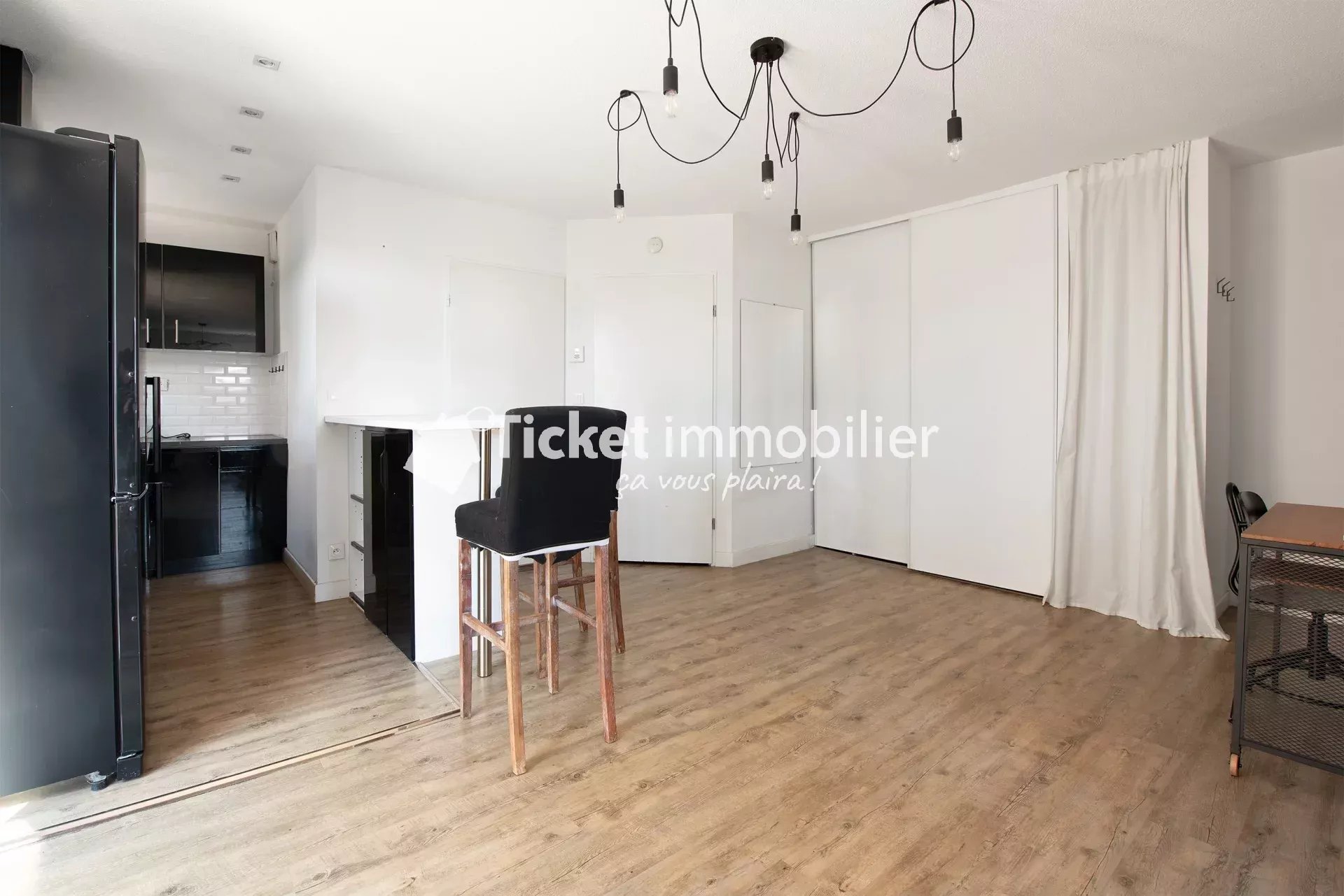 APPARTEMENT T2 45m2 BORDEROUGE - ENTIÈREMENT RÉNOVÉ - CLIMATISATION - BALCON - PARKING PRIVATIF ETC ... — photo 11