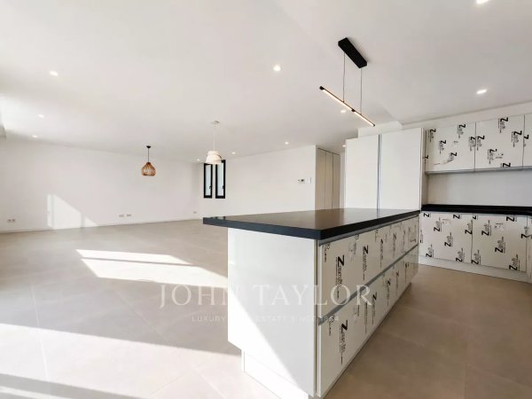 Exclusive New-Build Villa with Sea Views in the Heart of Santa Eulalia, Ibiza — photo 3