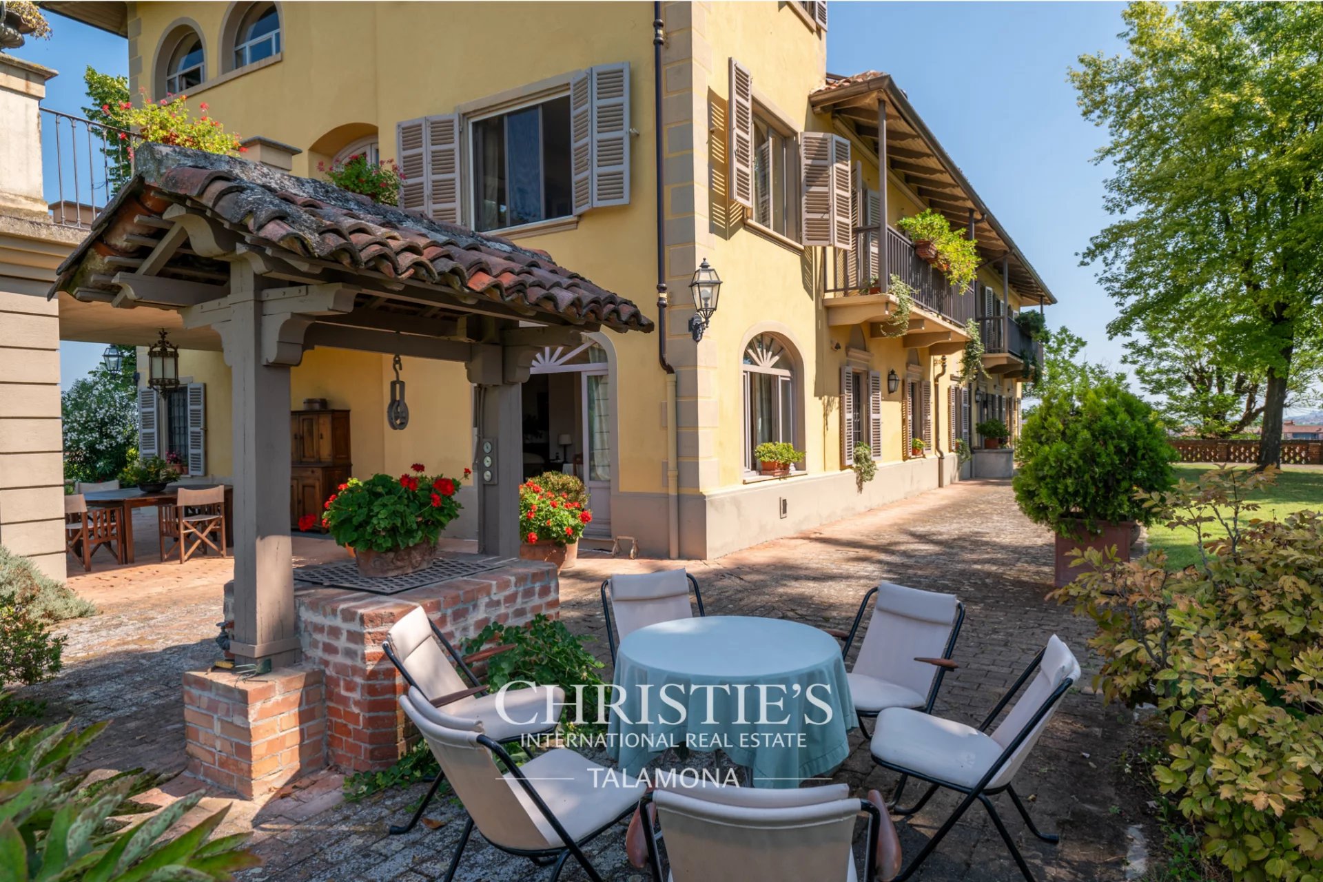 10 Bedroom Villa/Townhouse's Image 22
