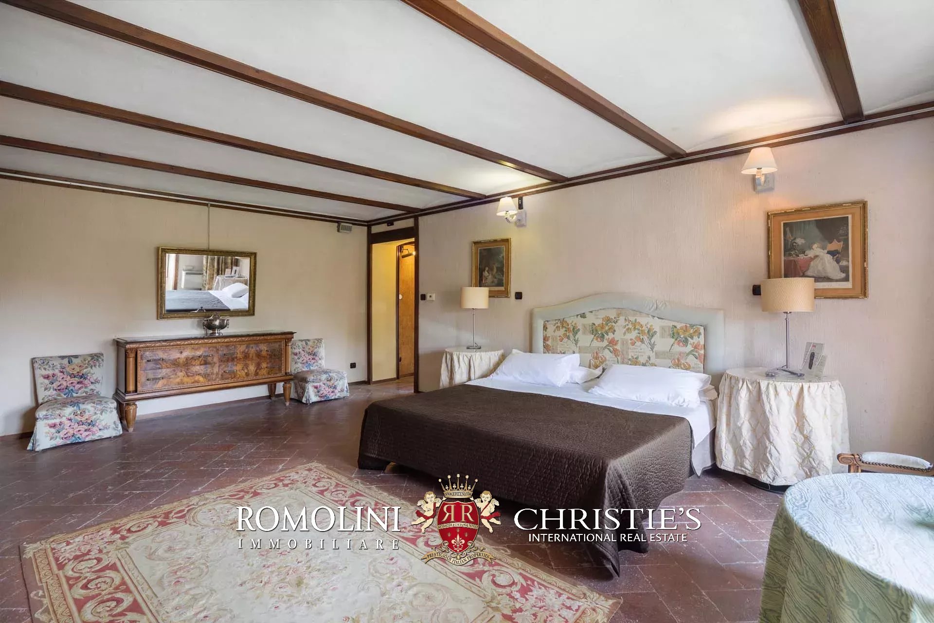10 Bedroom Chateau's Image 20