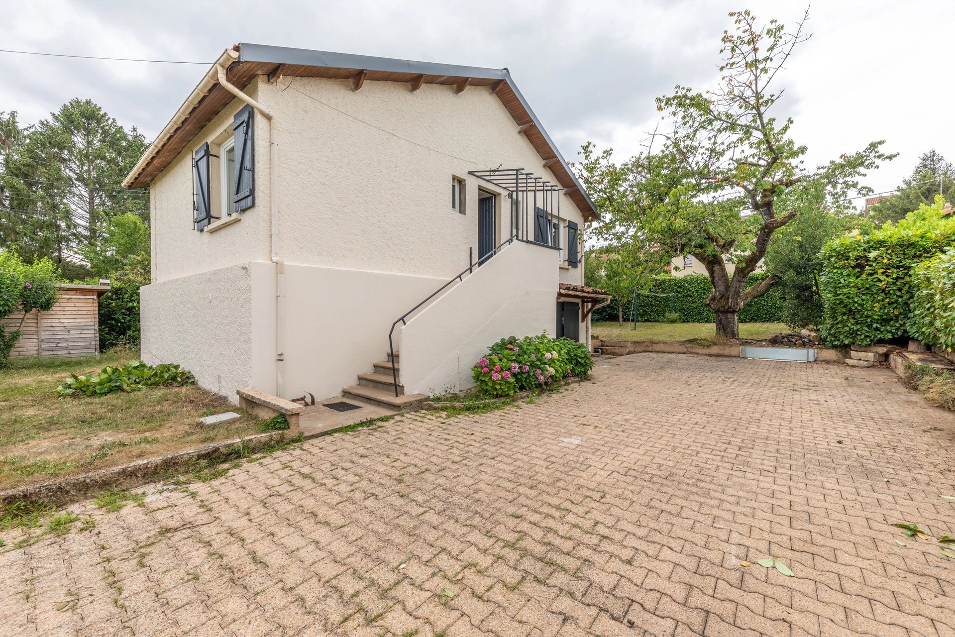 Maison sur sous sol au coeur de Anse.