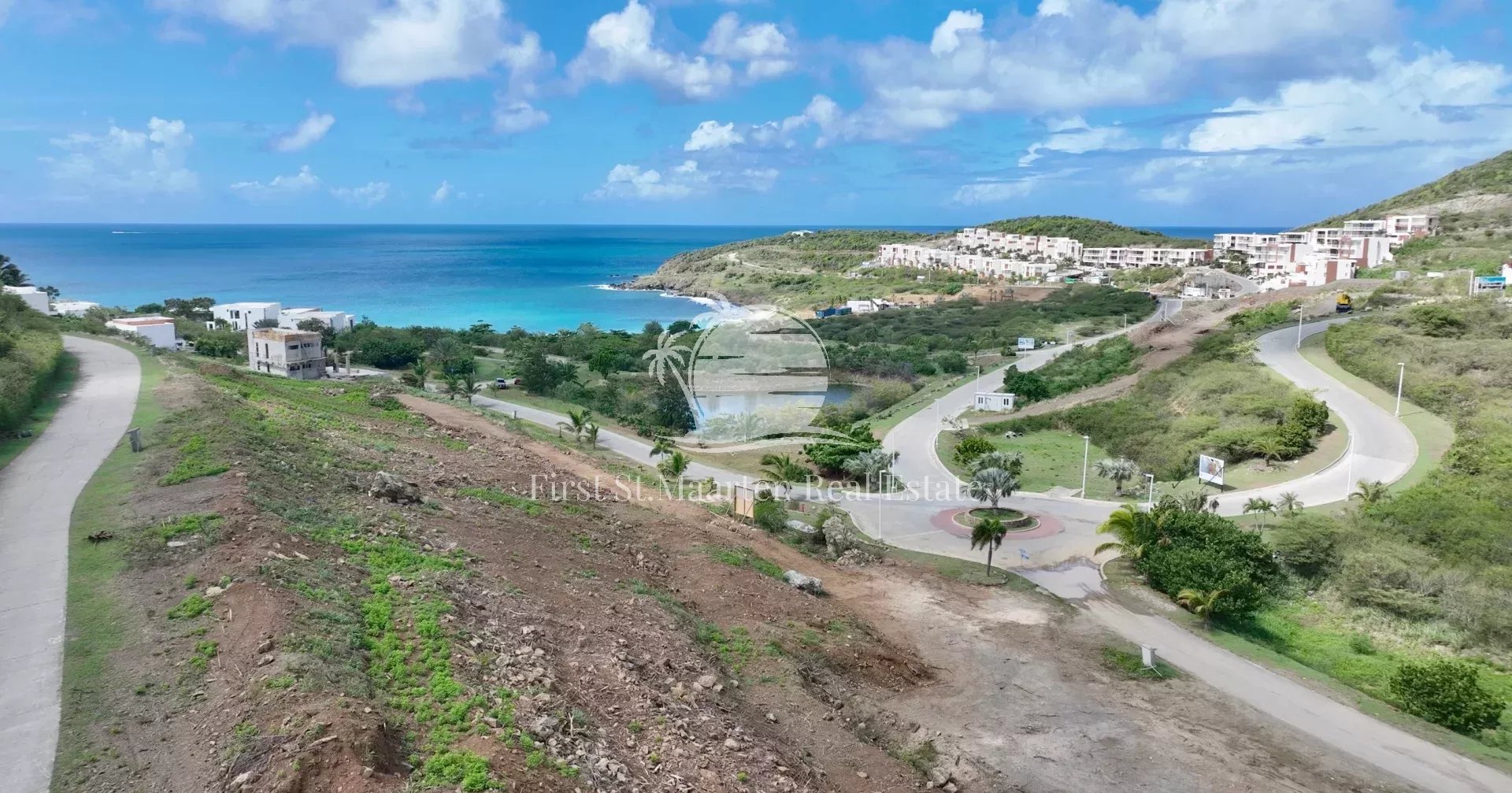 Indigo Bay Investment ou Développez la maison de vos rêves ! Très bien situé et résidence de plage fermée