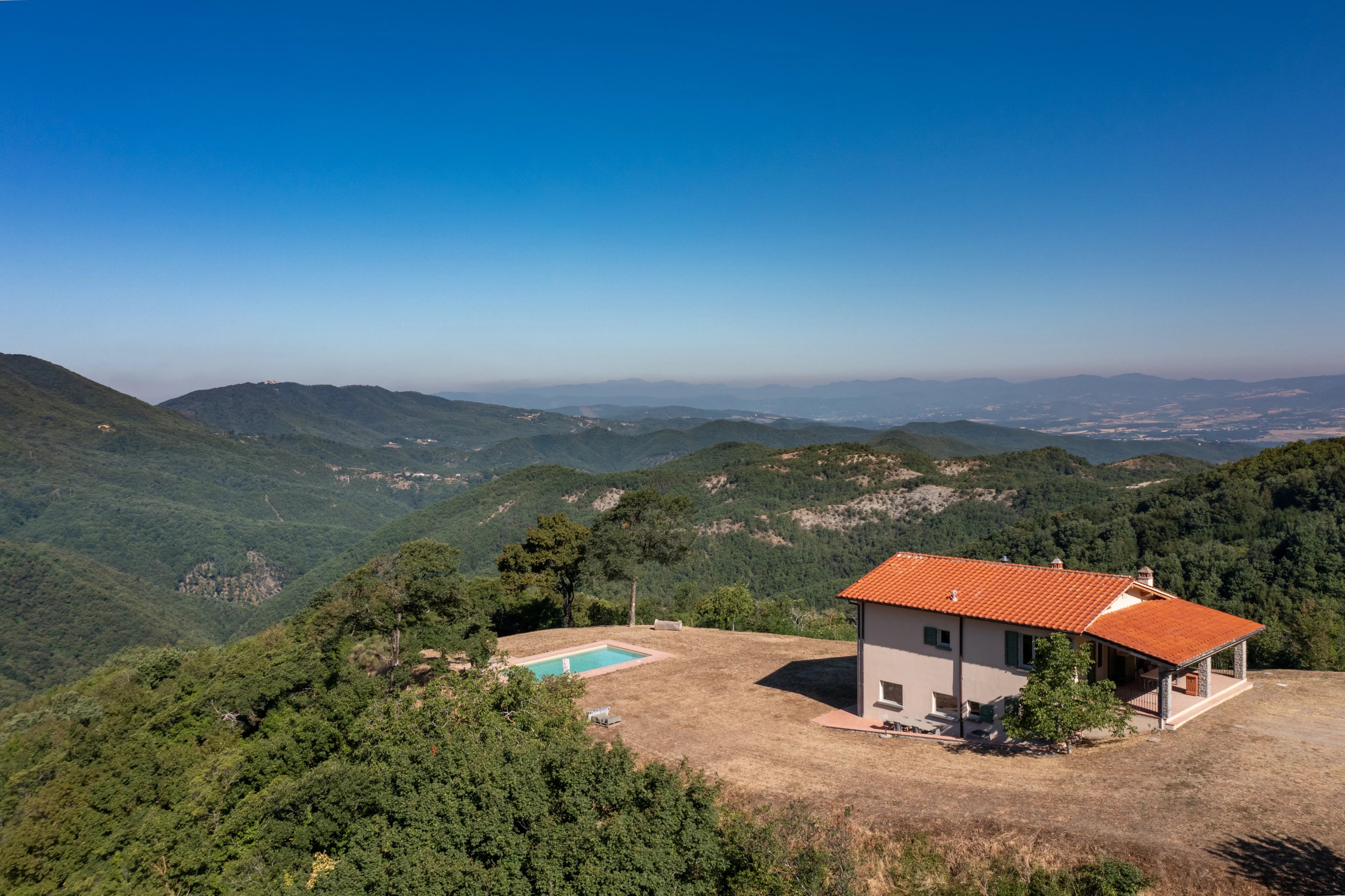 Prestigious estate with villas and private reserve in the heart of Mugello