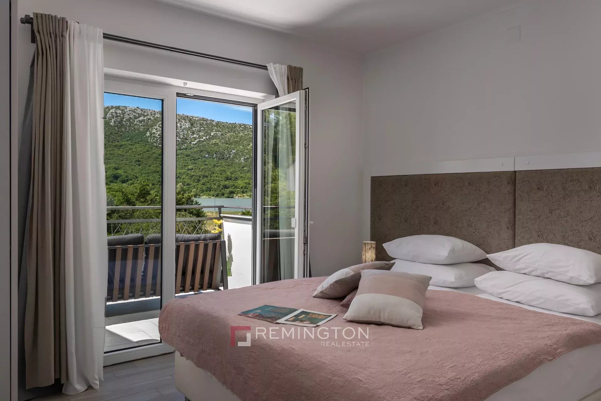 4 Bedroom Villa/Townhouse's Image 7