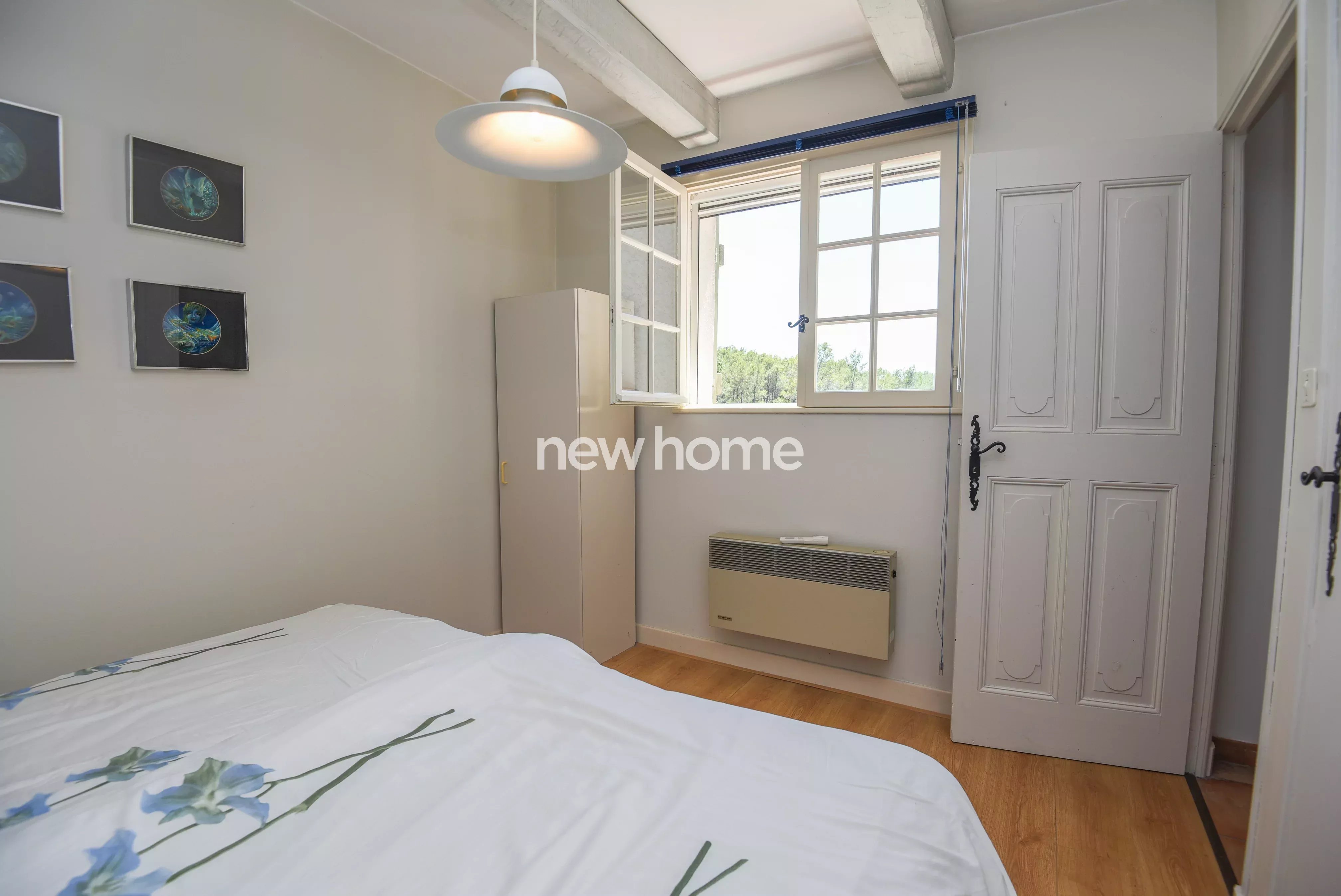 Maison spacieuse sur un terrain vaste et arboré