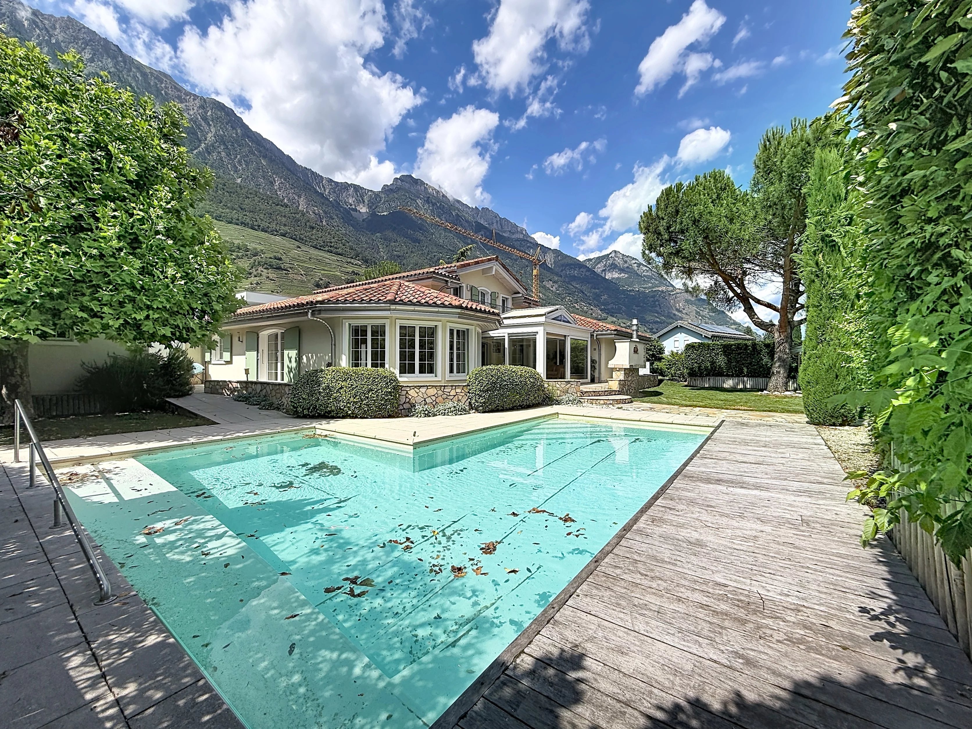 Spacieuse villa 5.5 pièces avec piscine et jardin
