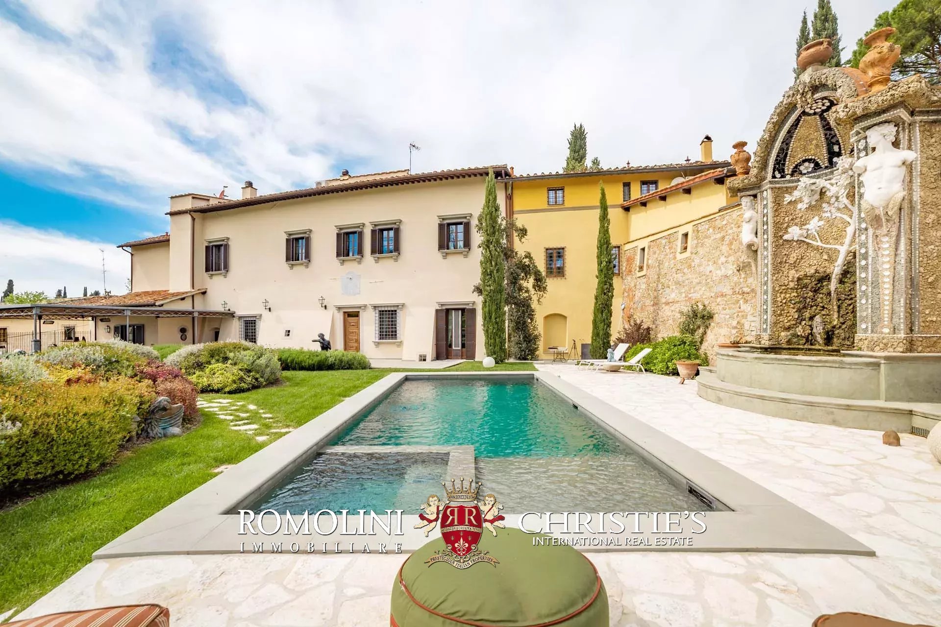 5 Bedroom Villa/Townhouse's Image 5