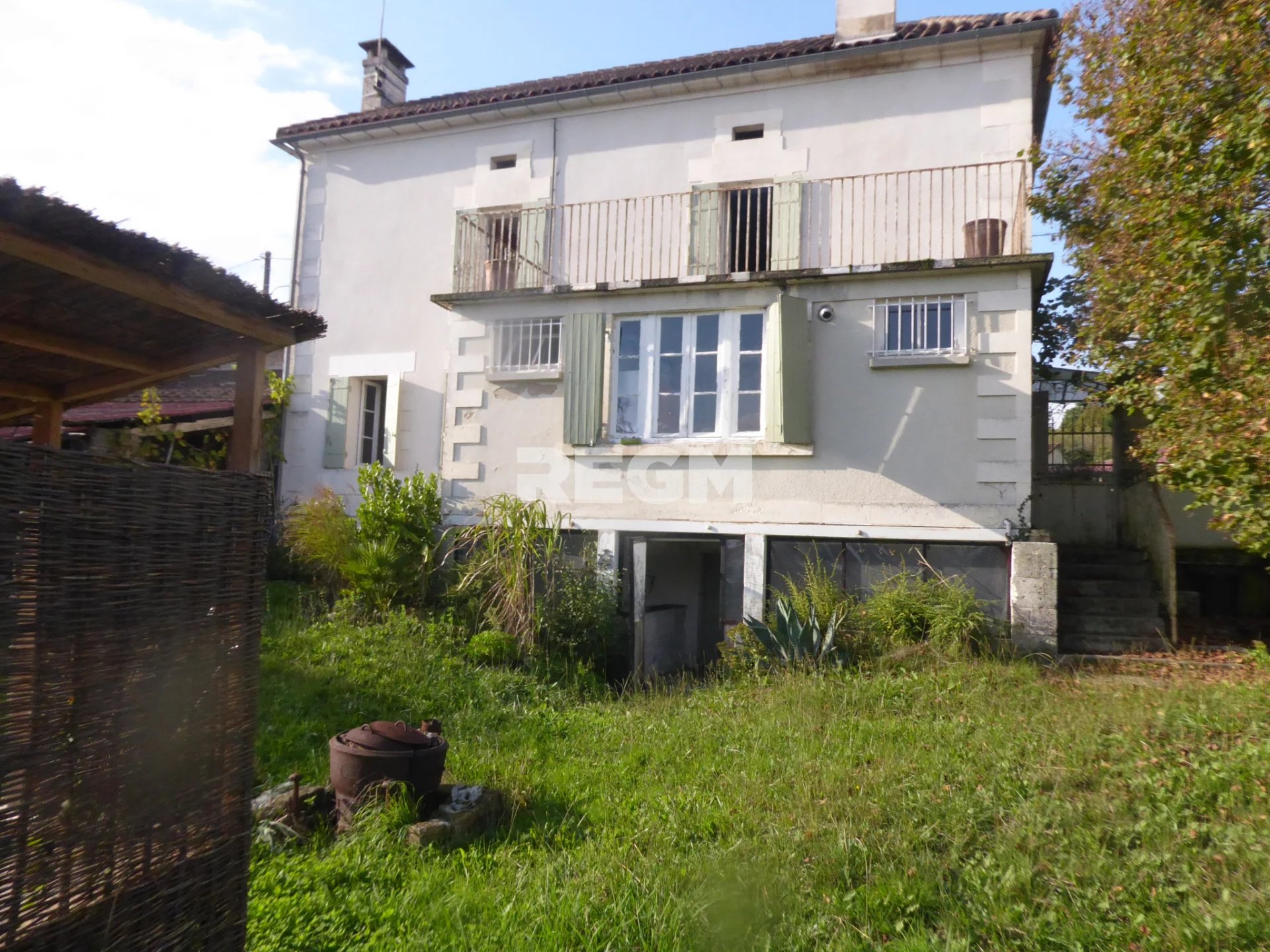 Esemble Immobilier comprenant, maison d'habitation, grandes