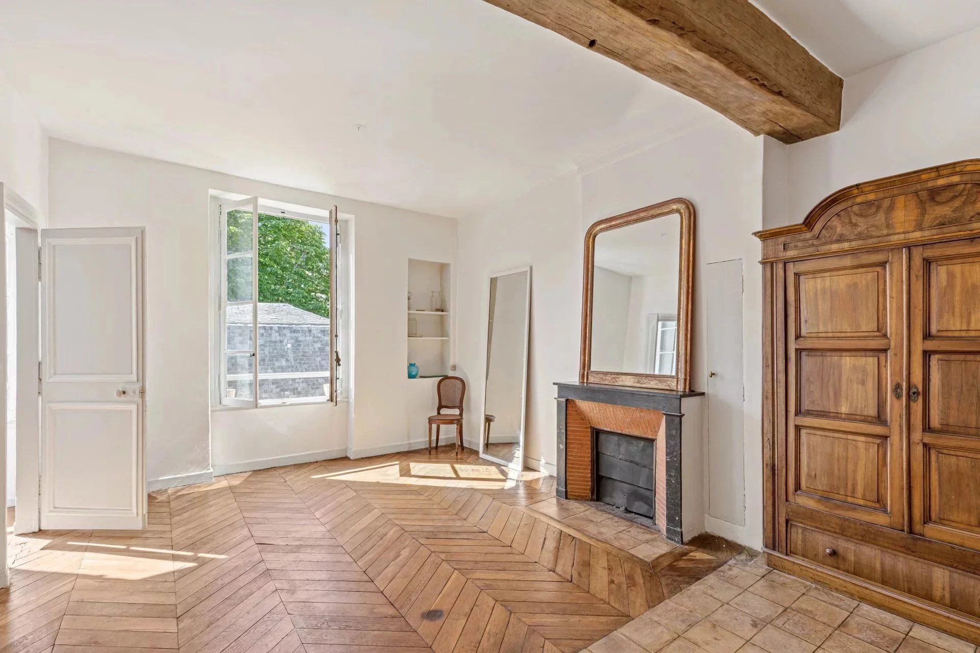 Vente appartement - Ile Saint-Louis - Paris 4 - 4 pièces - Beaux volumes - Plan modulable - Vue dégagée - Calme - Possibilité acquérir studio dans la copropriété - picture 1