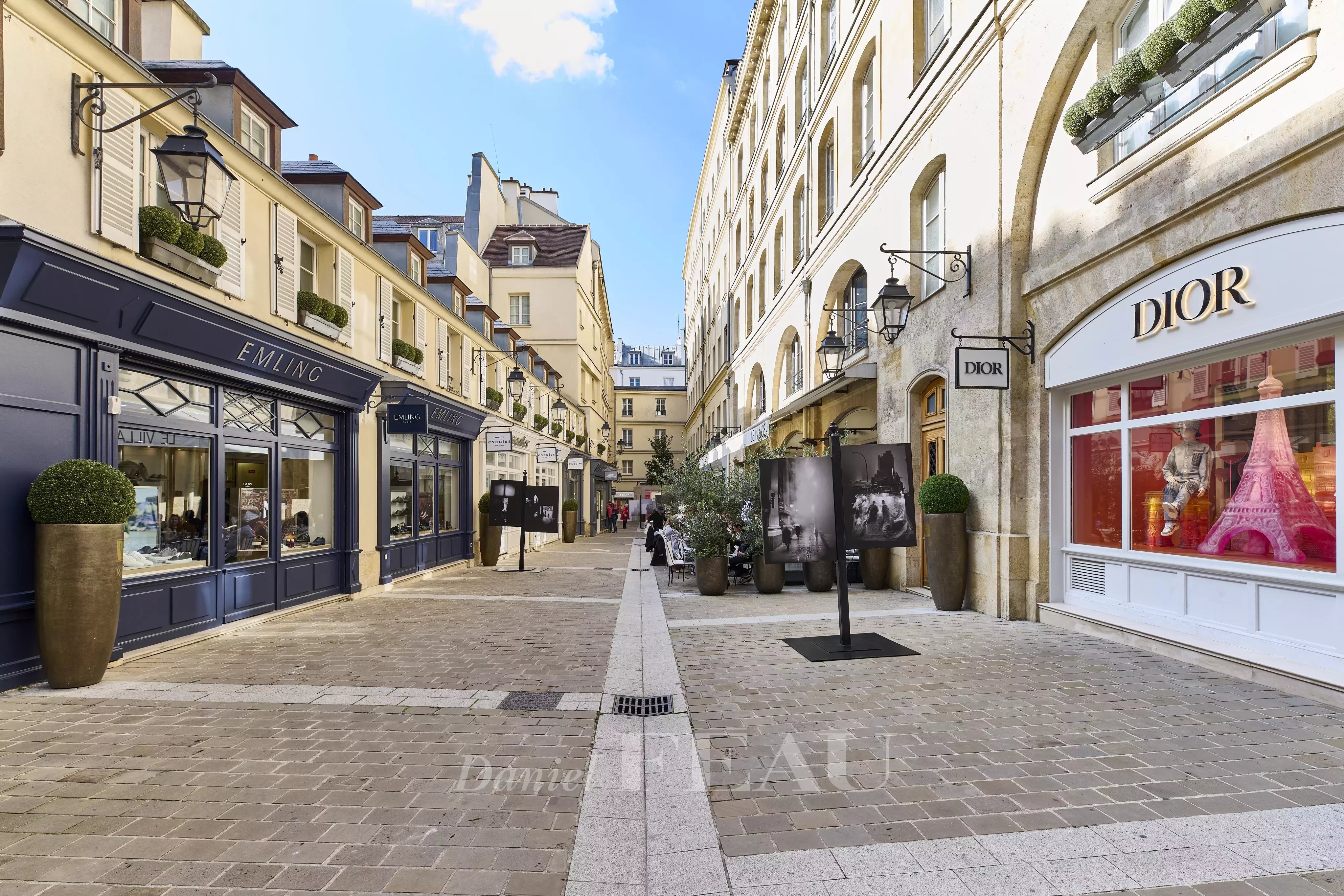 Paris VIIIe - Rue Royale/ Village Royal