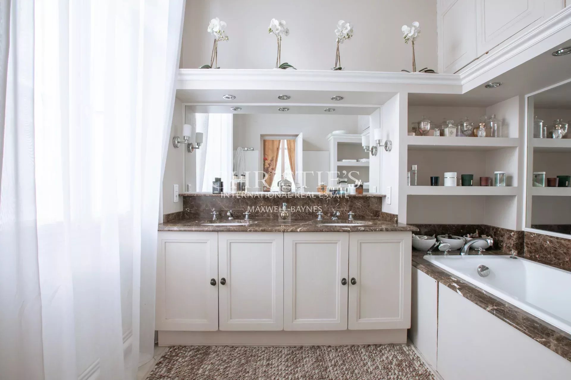 7 Bedroom Villa/Townhouse's Image 10