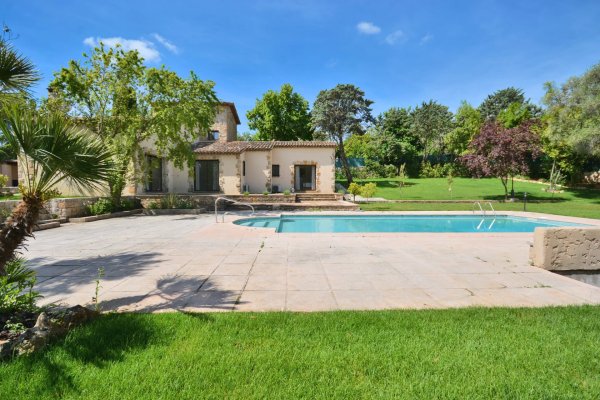 Stunning Valbonne Villa for sale Near Village with Pool and Parking — photo 2