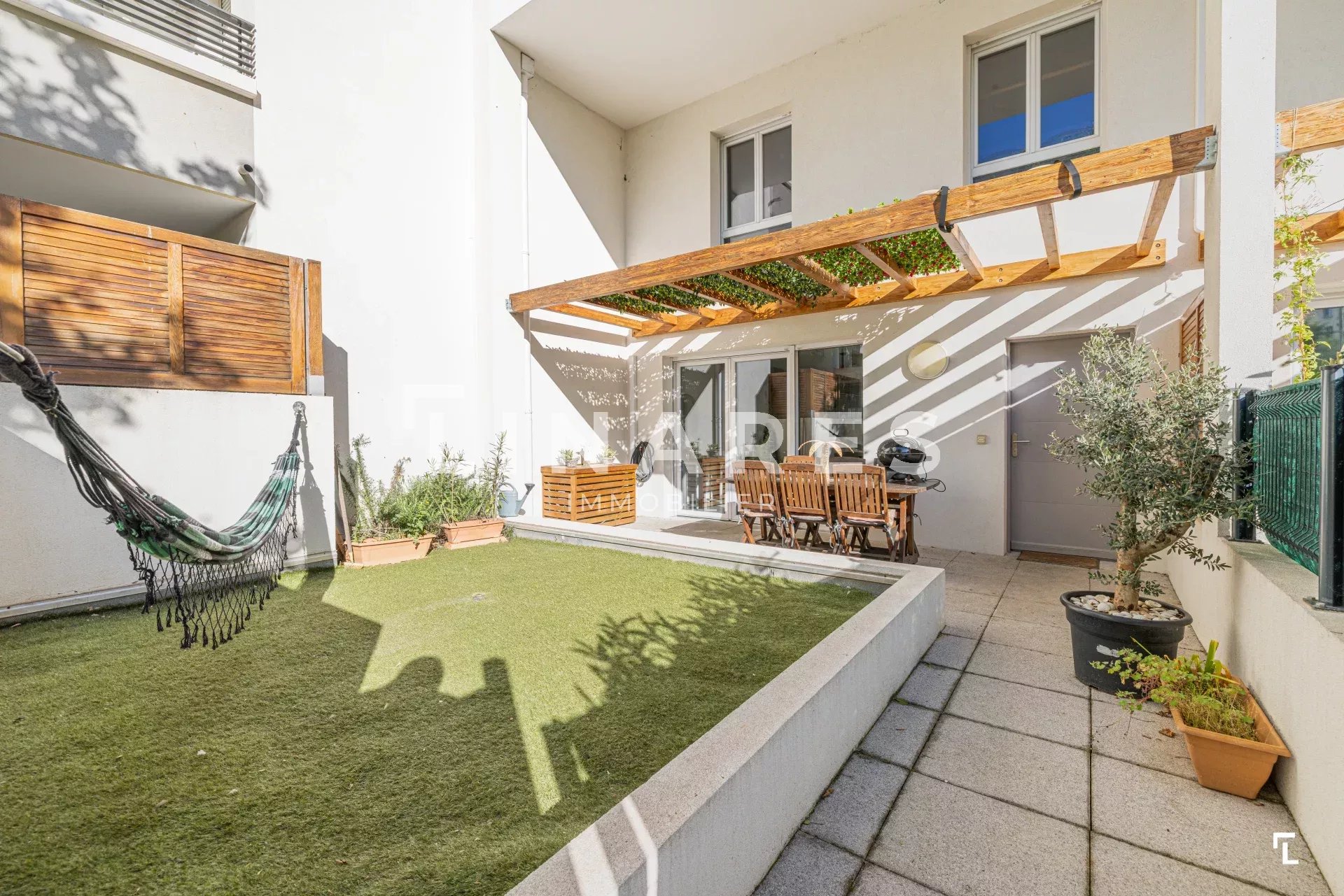 GREEN & STONE   - Appartement Duplex T5 de 95 m2 – Terrasse – Jardin 13002