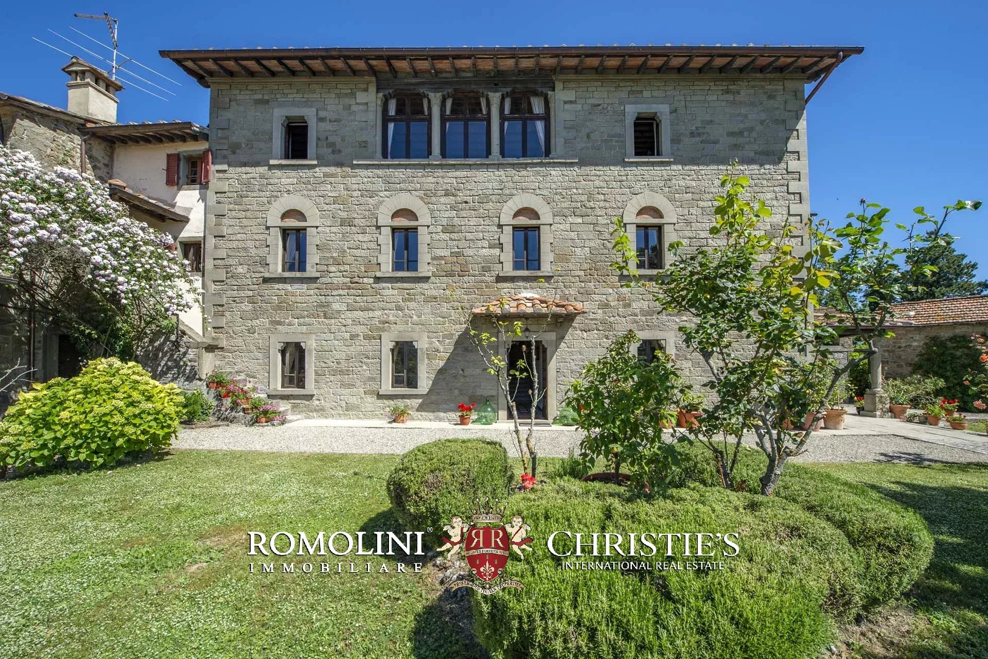 MANOR HOUSE FOR SALE IN CAPRESE MICHELANGELO, TUSCANY