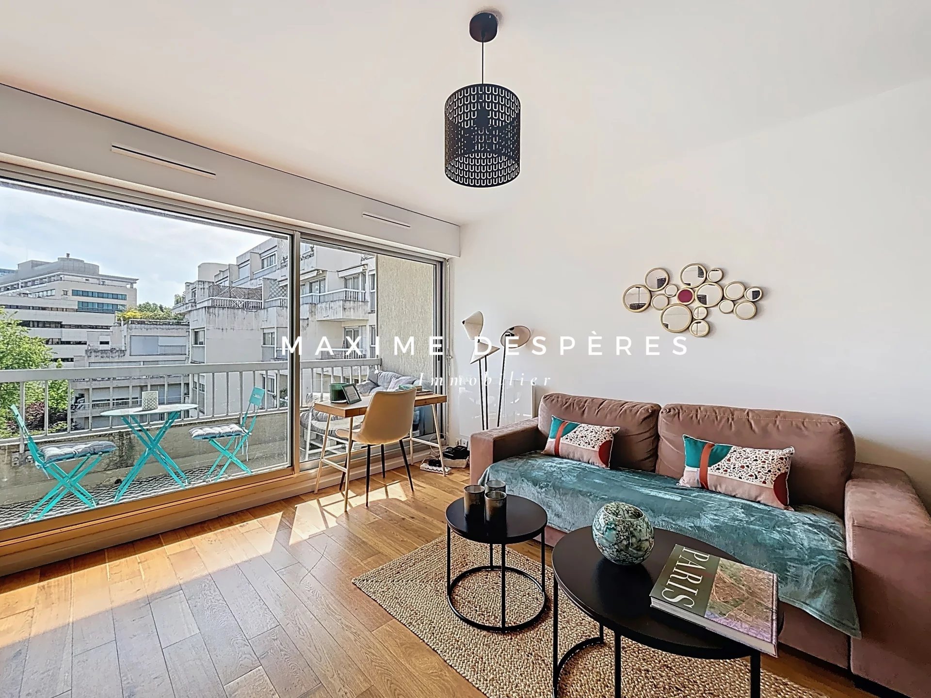 Neuilly - Pont de Neuilly - Grand Studio avec balcon