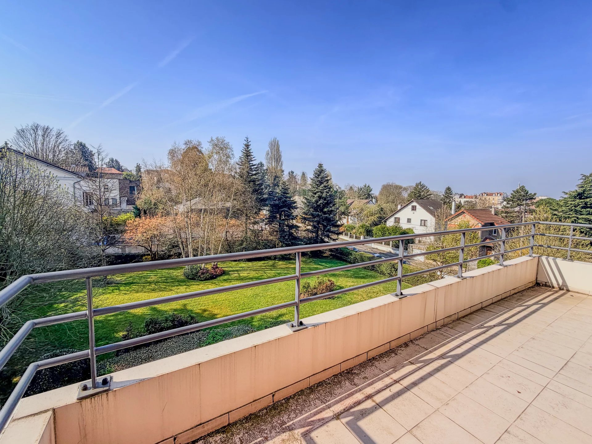 CENTRE VILLE ET AU CALME