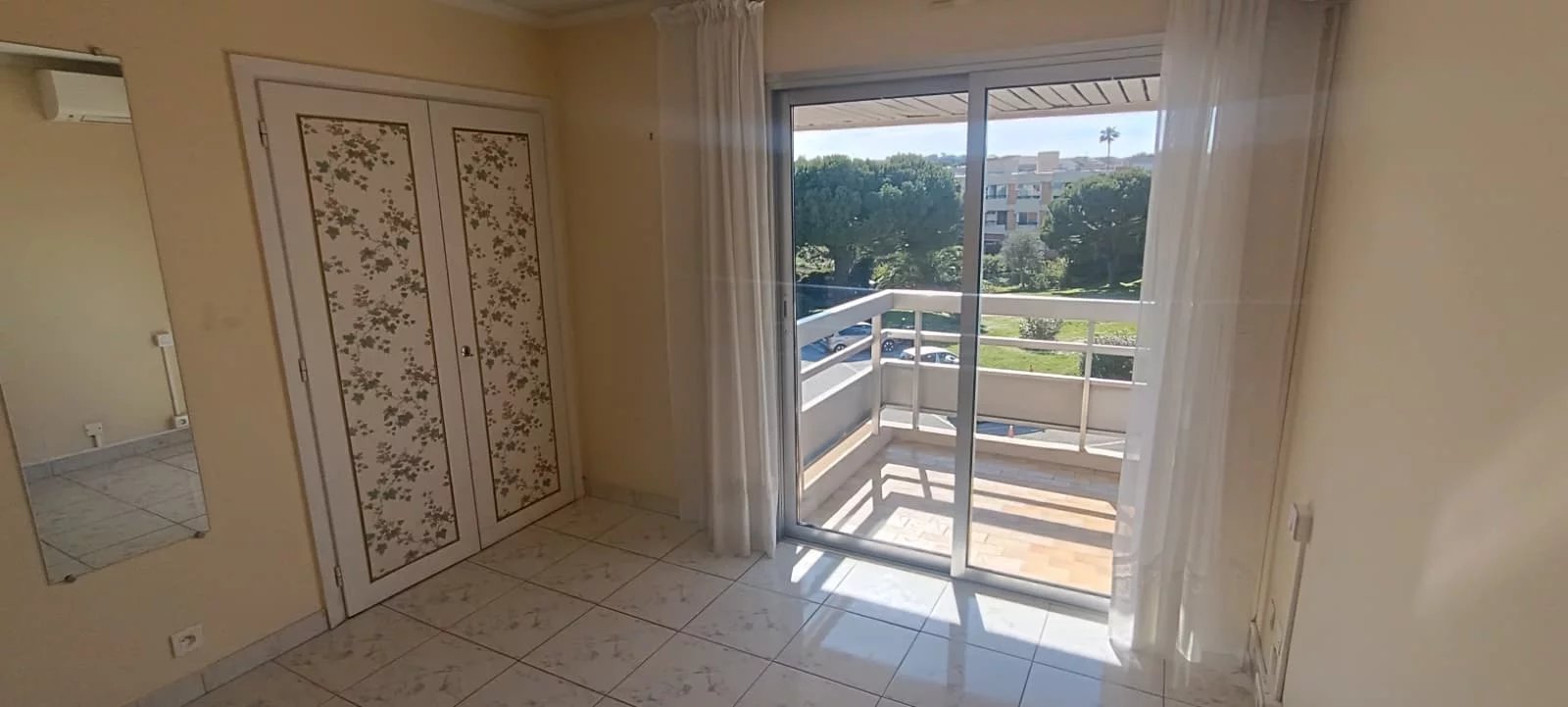 Agréable deux pièces, dernier étage,  à 2 pas de la mer