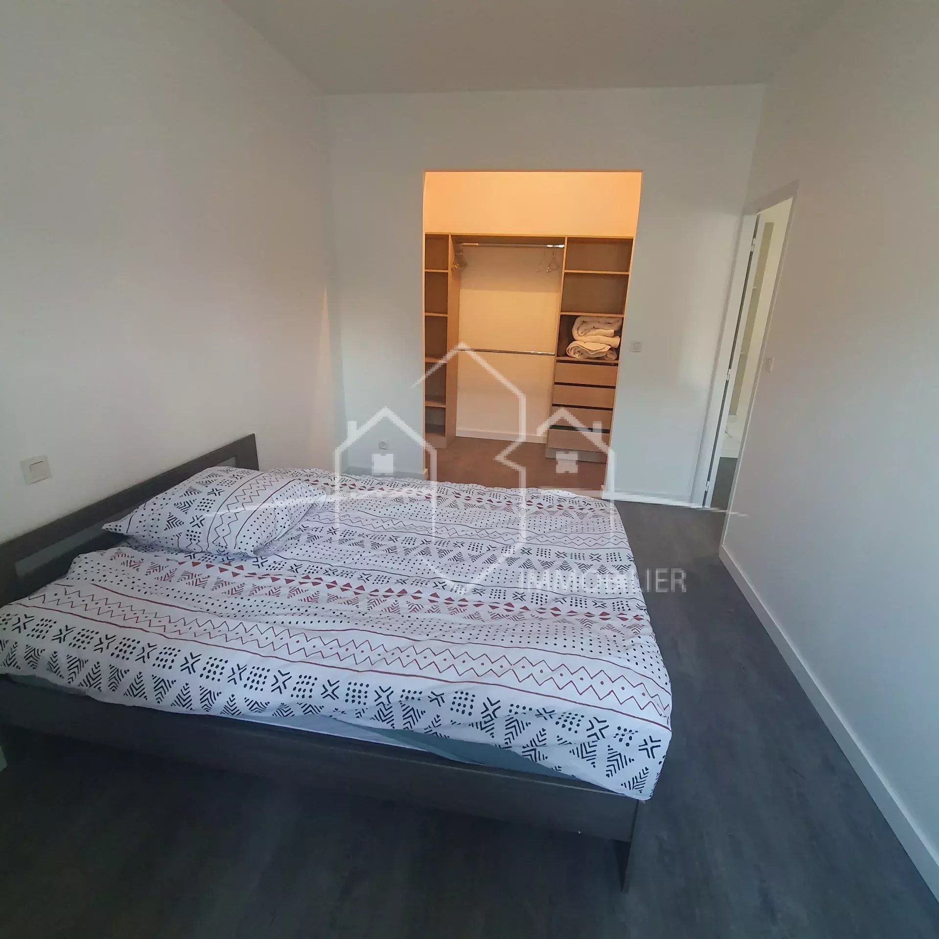 BEAUREPAIRE T2 meublé 2ème étage