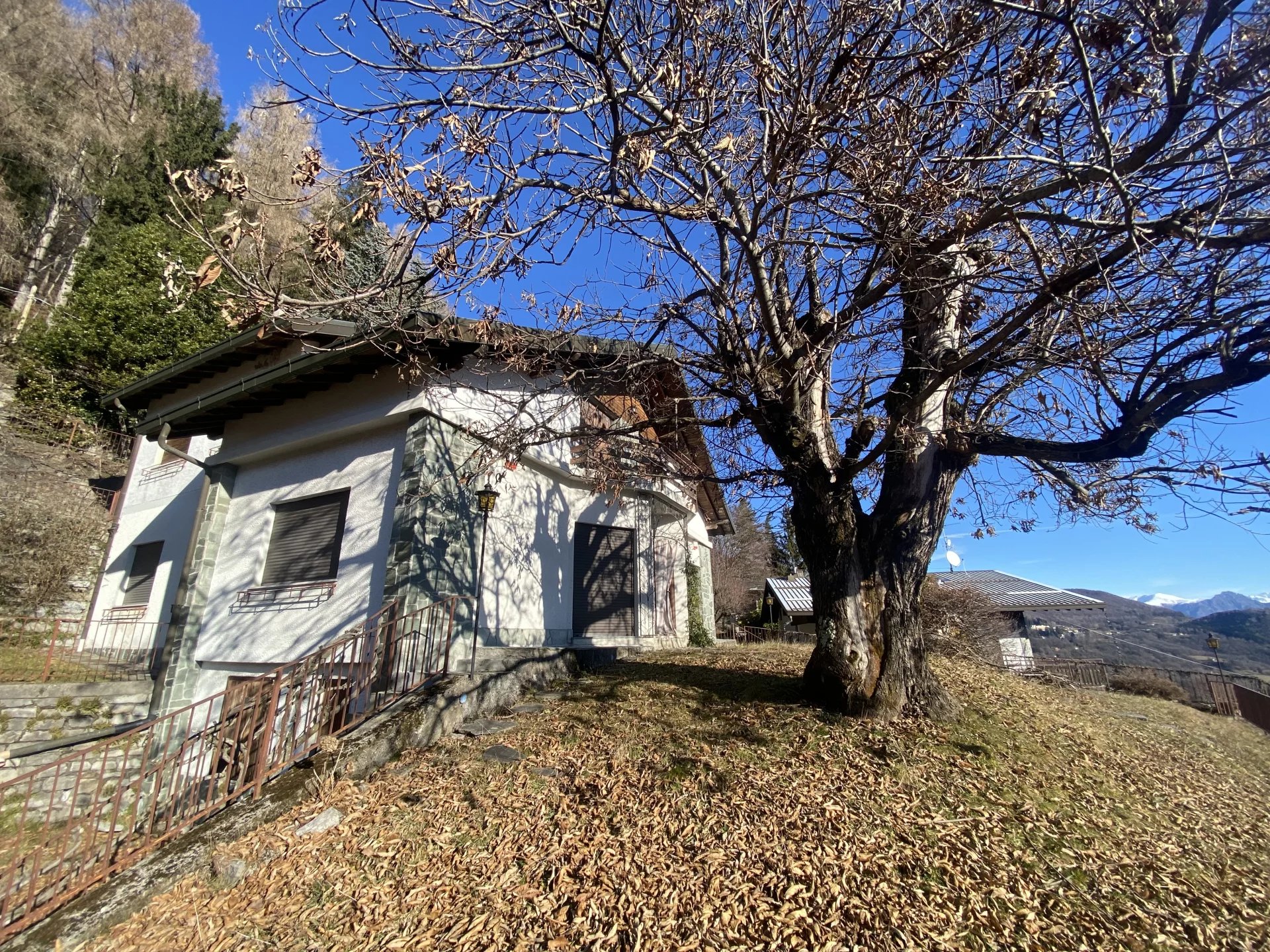 appartamento in villa bifamiliare con giardino