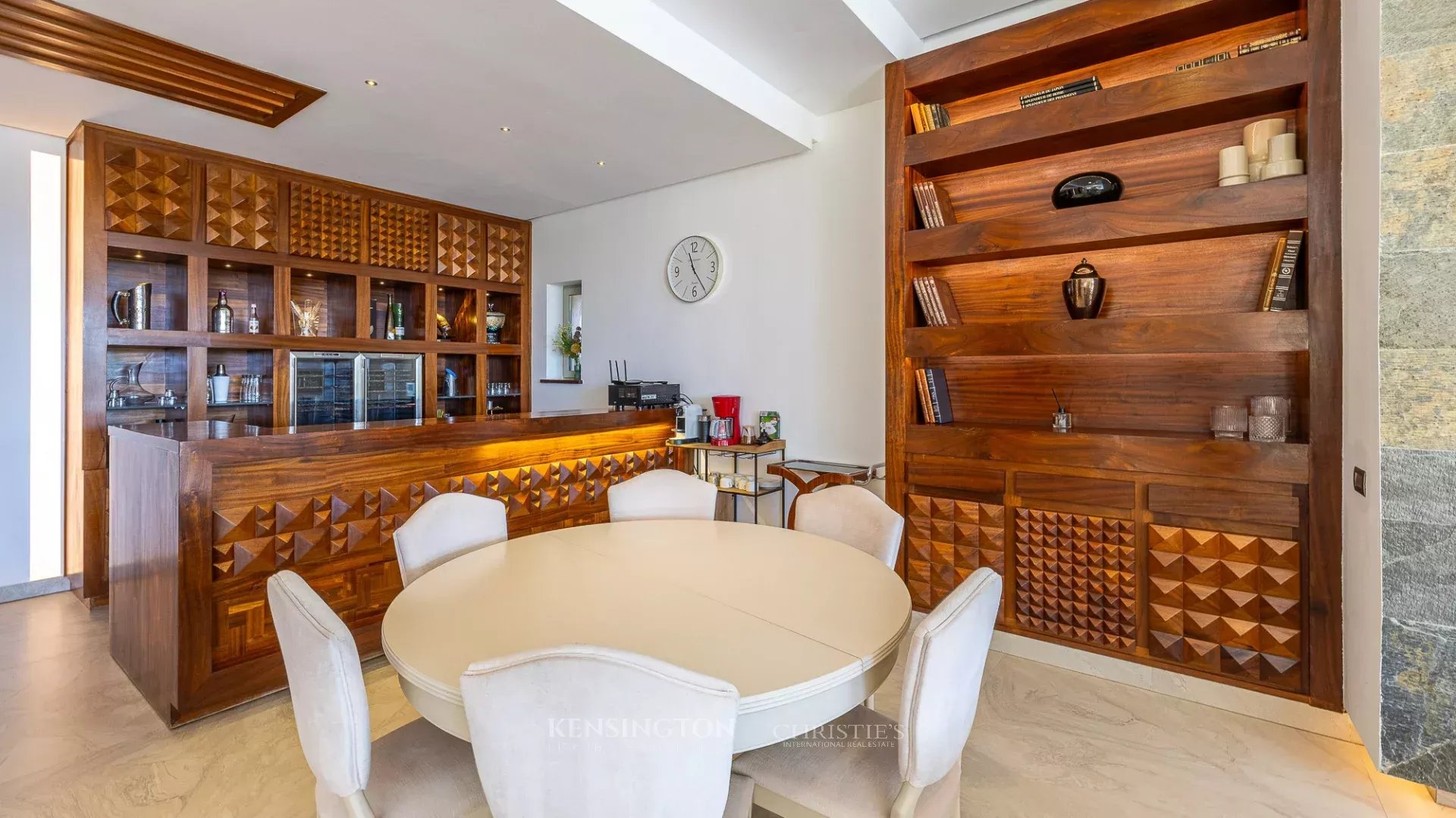 6 Bedroom Villa/Townhouse's Image 16
