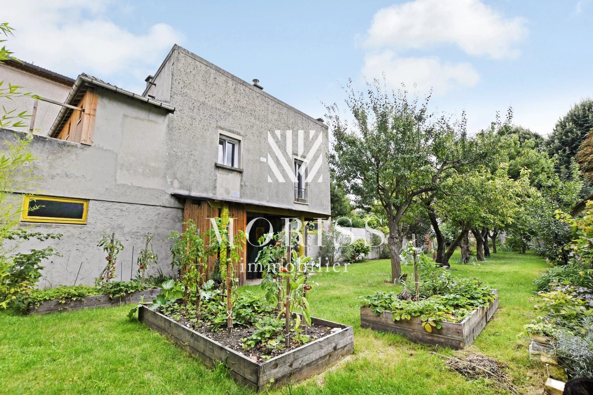 MONTREUIL MURS À PÈCHES - MAISON FAMILIALE DE 270 M2 - Image Array