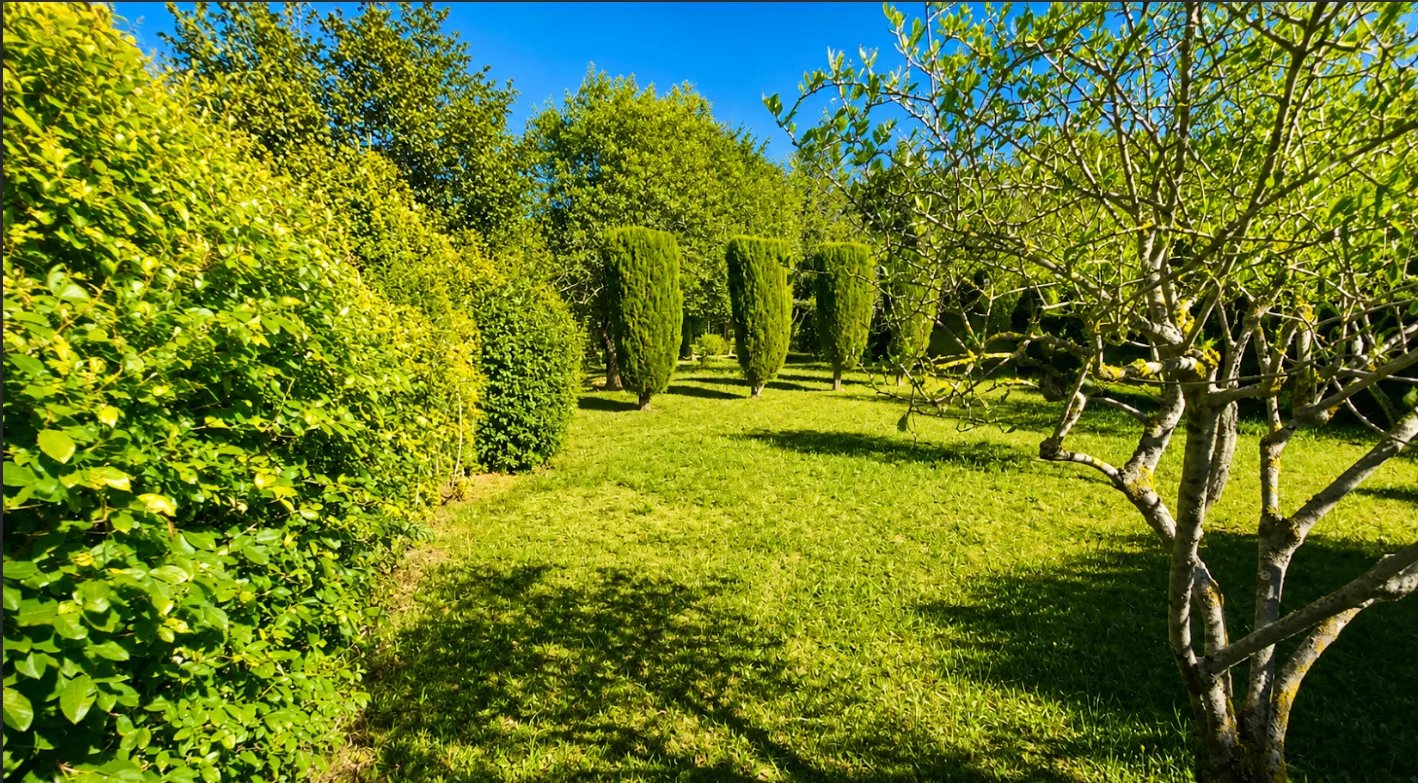 Terrain plat constructible de 813 m²+chalet 24M²existant