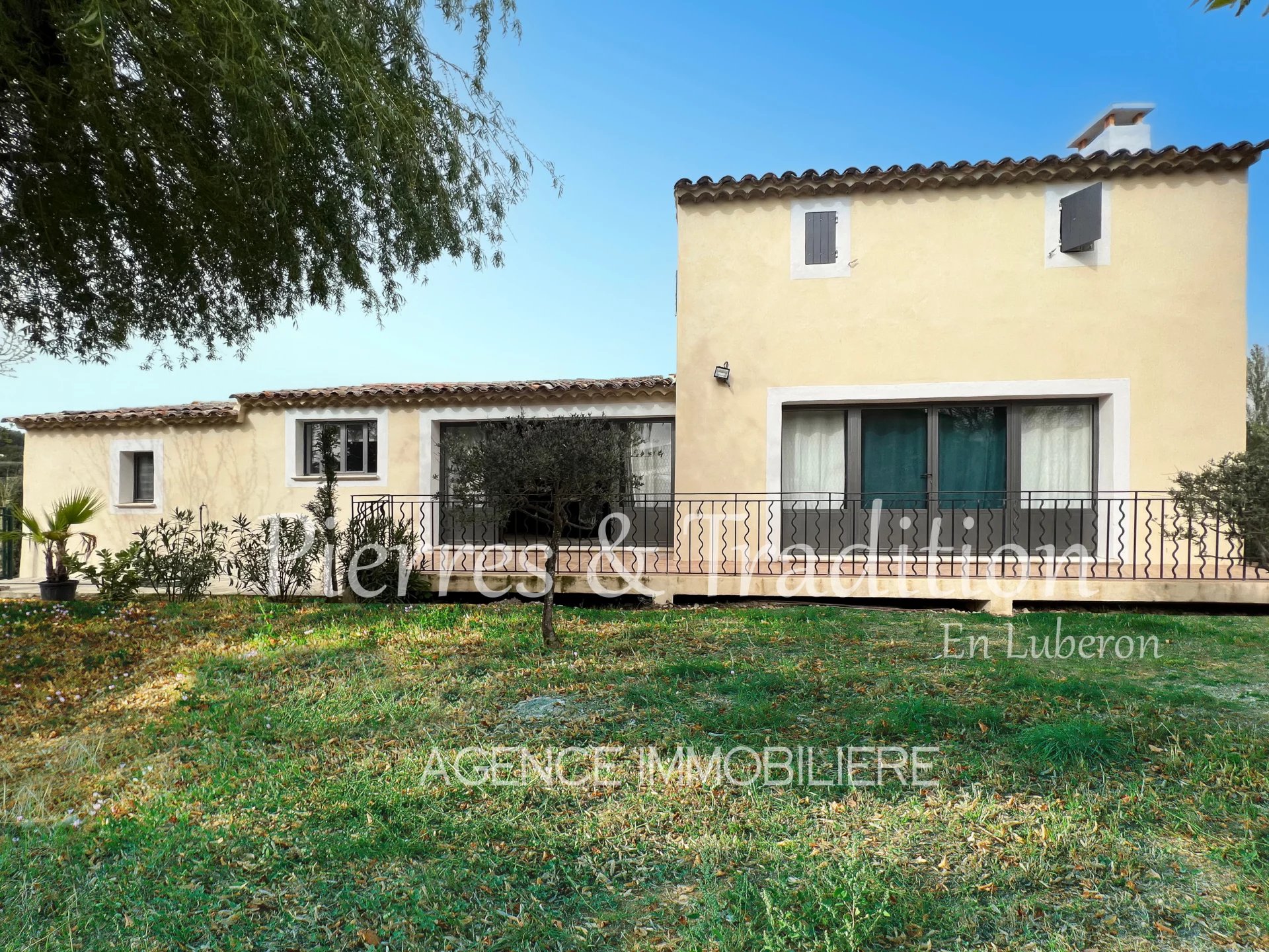 Renovated house close to shops with garden