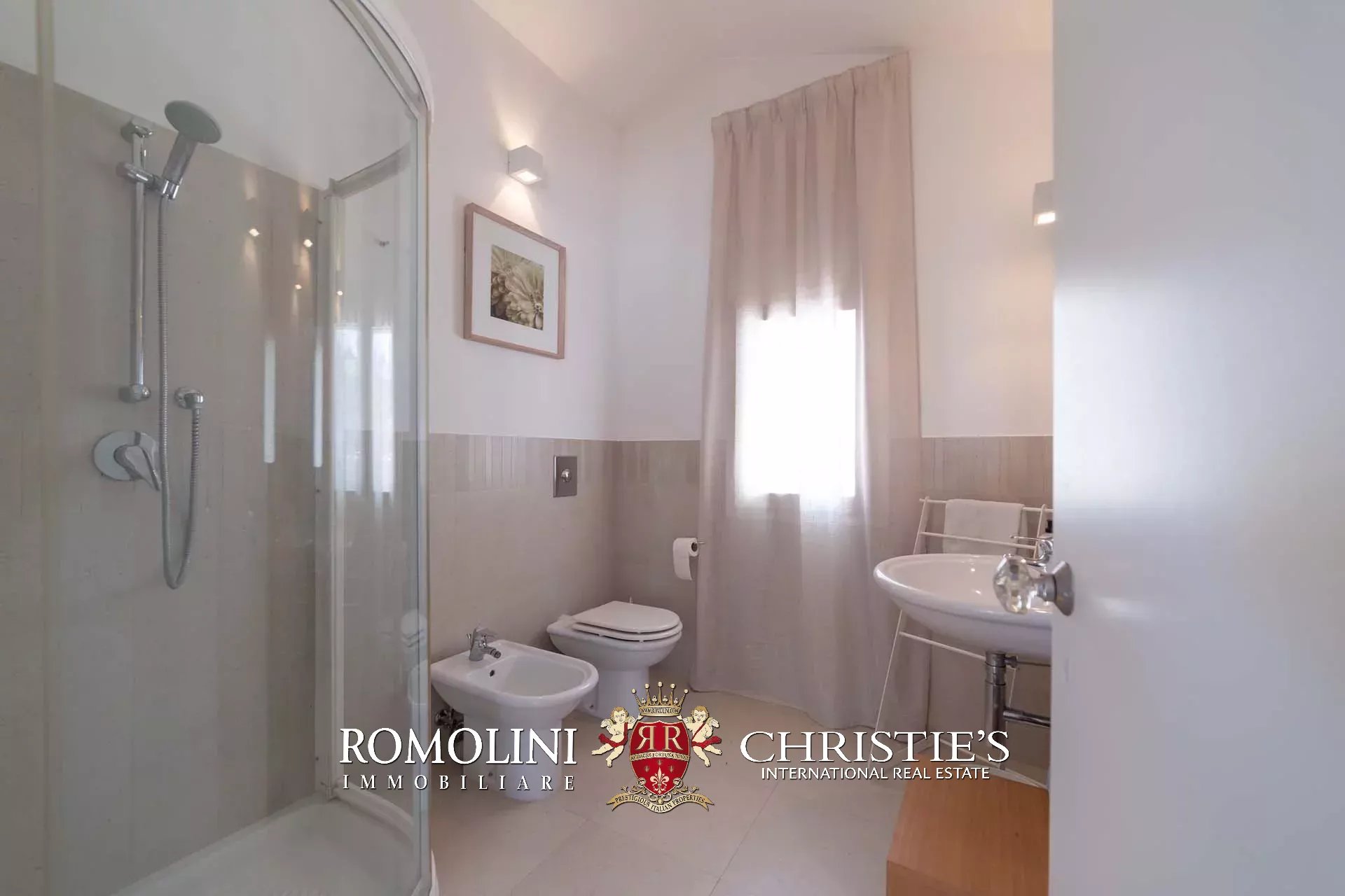 6 Bedroom Villa/Townhouse's Image 77