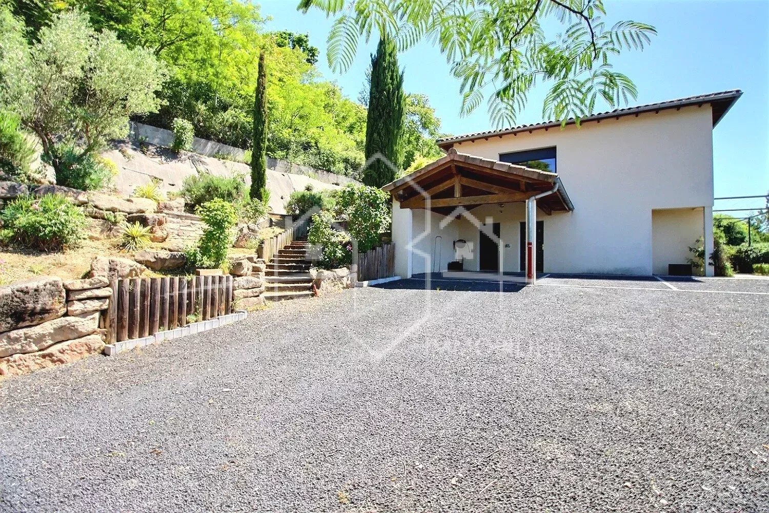 Belle maison 177 m² avec vue dégagée sur l’Ardèche – 5 chambres, piscine et grand terrain
