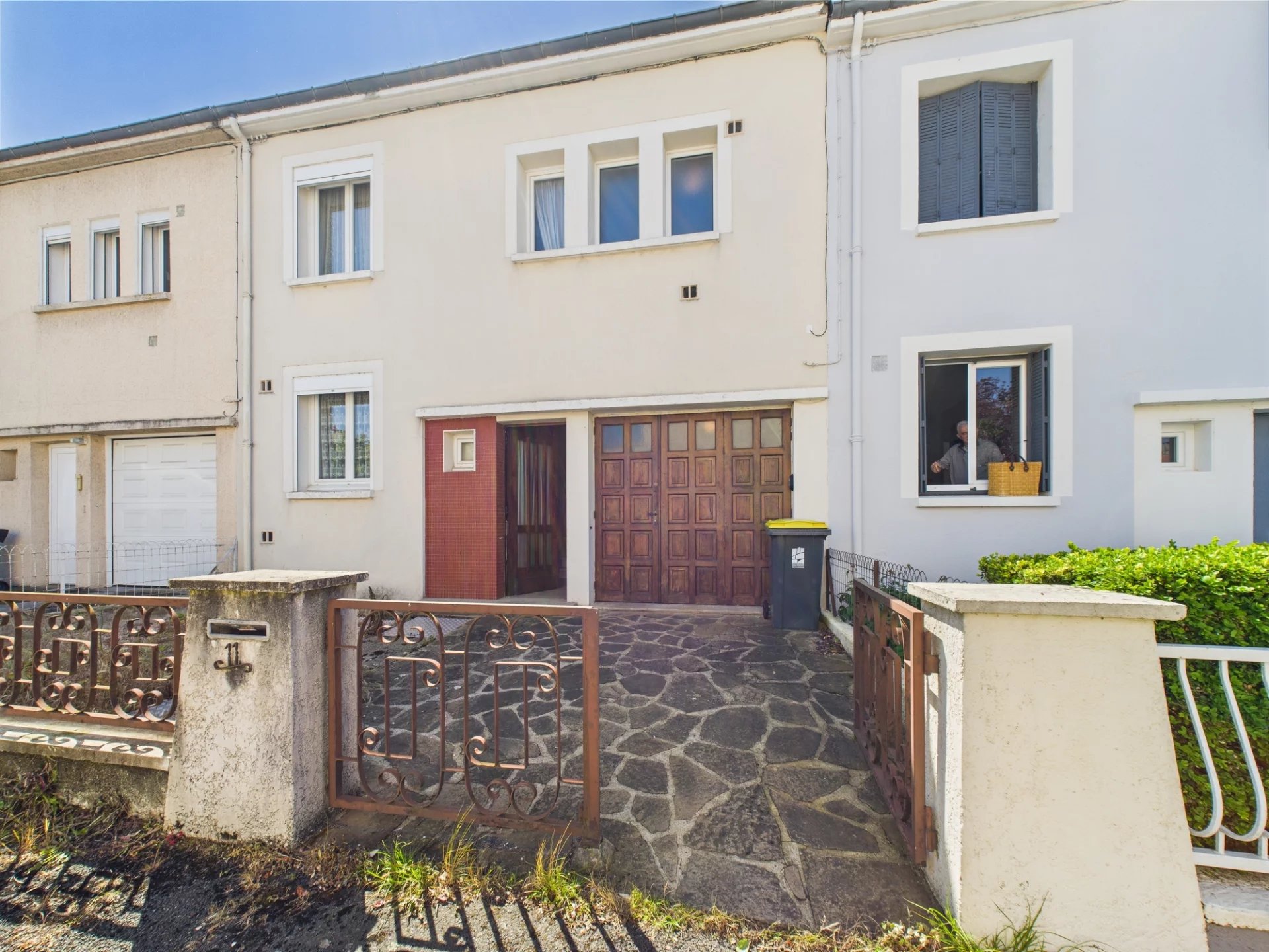 Secteur Le Breuil : maison avec 3 chambres, garage et petit jardin