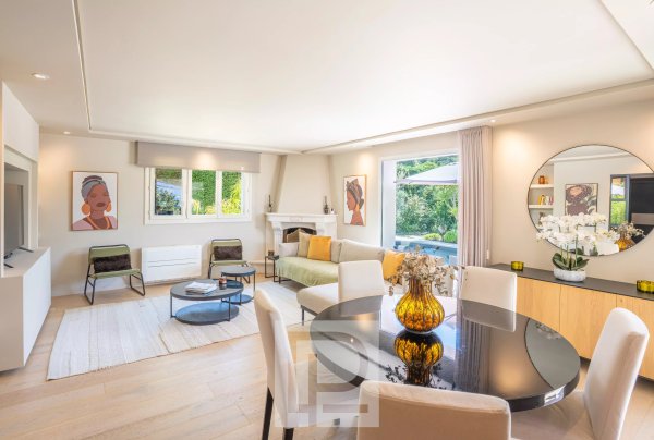 Gated Estate — Elegant Renovated Provençal Villa with Panoramic Views — photo 6