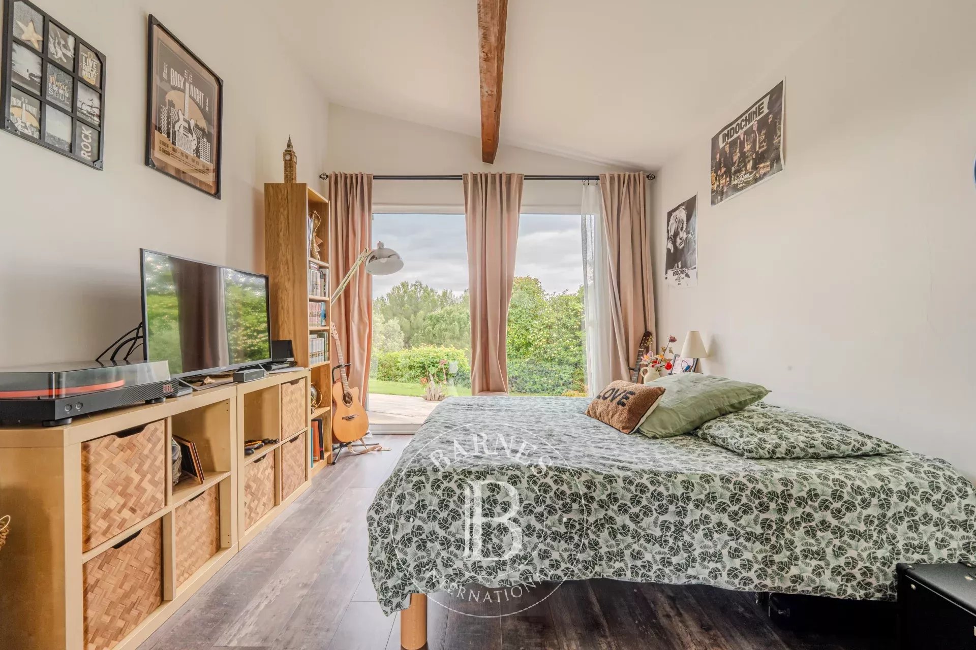 UNDER SALE OFFER - ÉGUILLES – SINGLE-STOREY VILLA – 205 SQM – INDEPENDENT ONE-BEDROOM APARTMENT – POOL – PANORAMIC VIEW – ABSOLUTE TRANQUILITY - picture 32