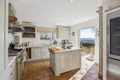 Elegant villa in a dominant position with sea views and olive grove — photo 5 of 7