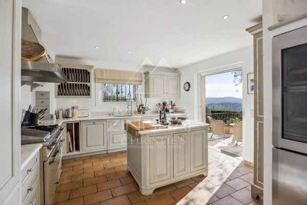 Elegant villa in a dominant position with sea views and olive grove — photo 5