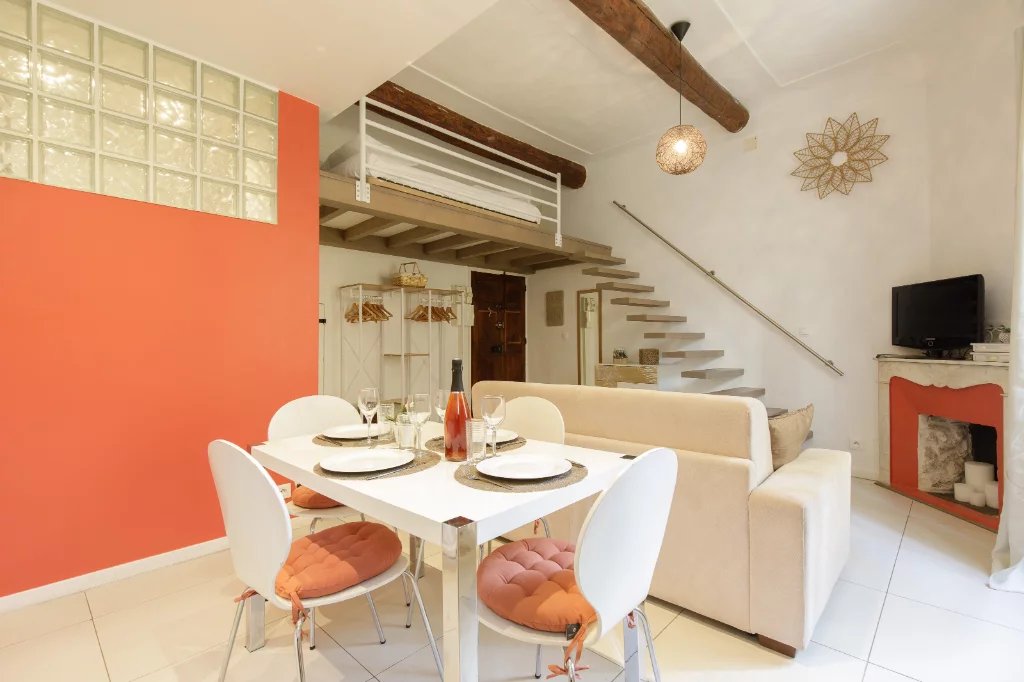 LOCATION ETUDIANTE - Studio avec mezzanine rénové avec goût au Marché Provençal - Climatisé