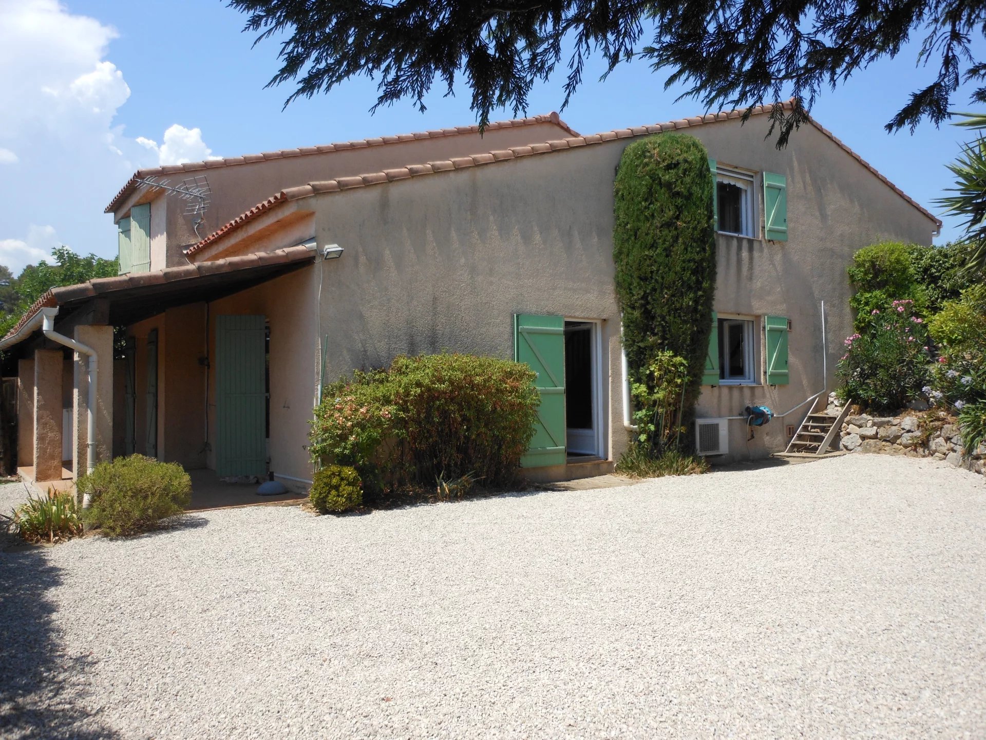 MAISON JUMELEE 105.14 M²