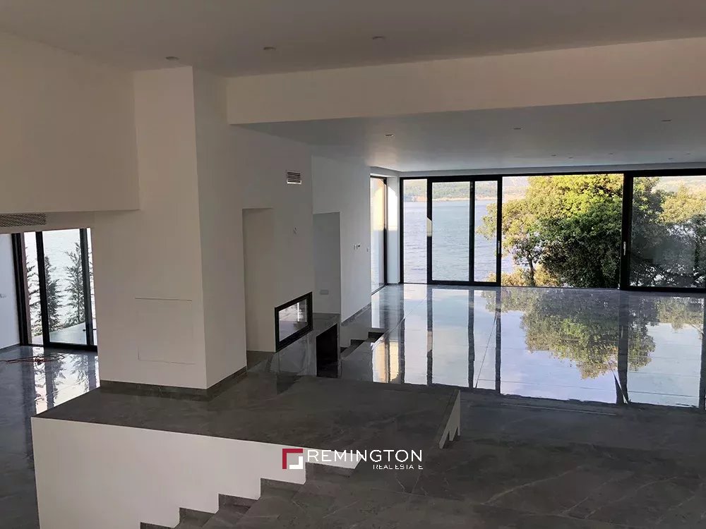 8 Bedroom Villa/Townhouse's Image 3