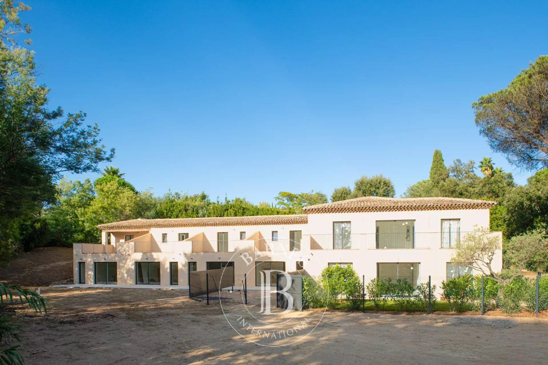 GRIMAUD - NEAR BEACH - 2 BEDROOMS - GARDEN