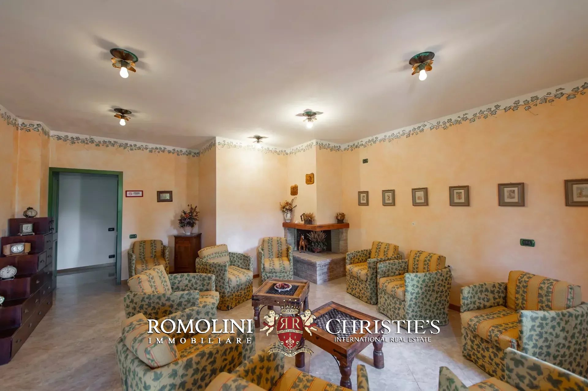 6 Bedroom Villa/Townhouse's Image 37