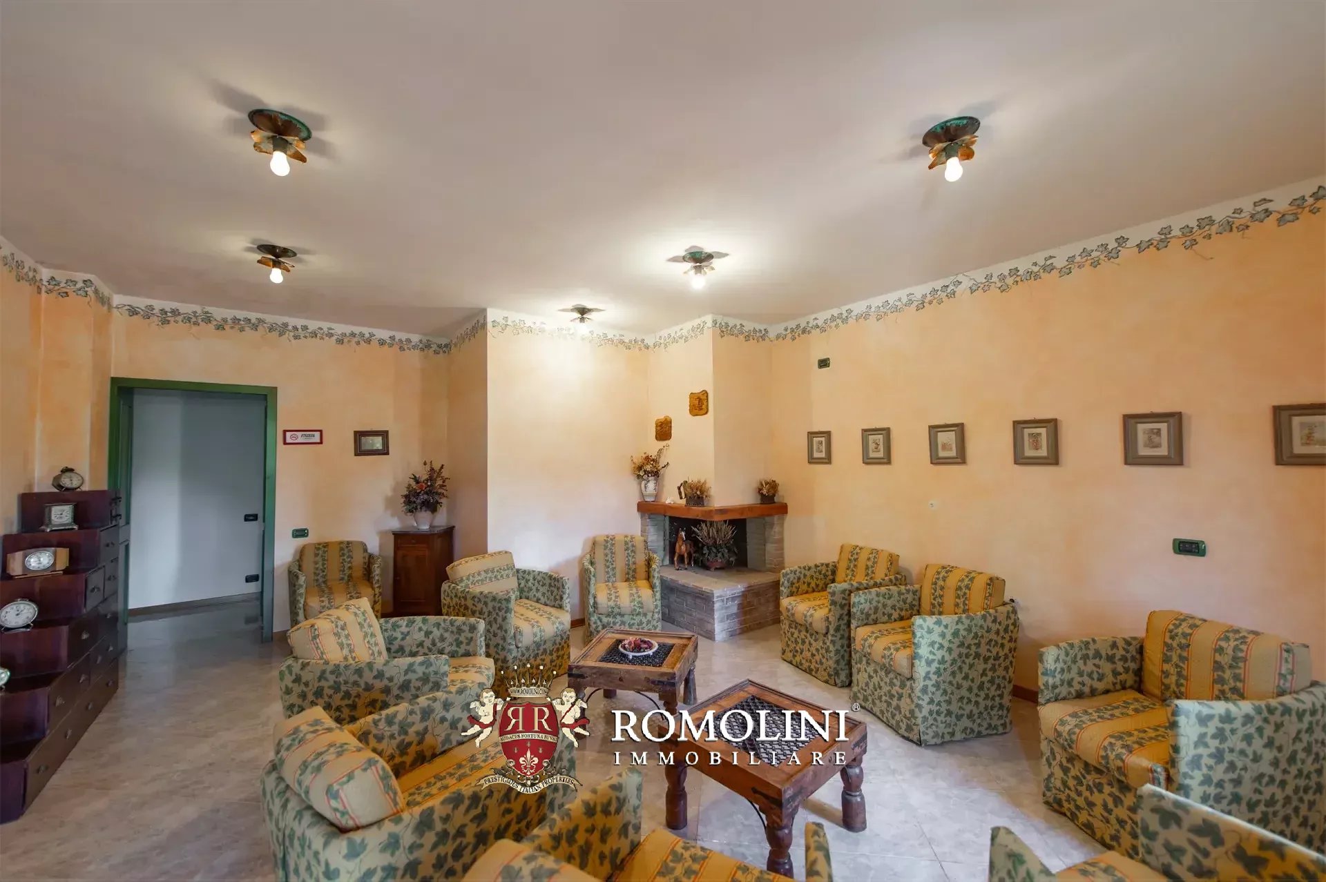 6 Bedroom Villa/Townhouse's Image 37