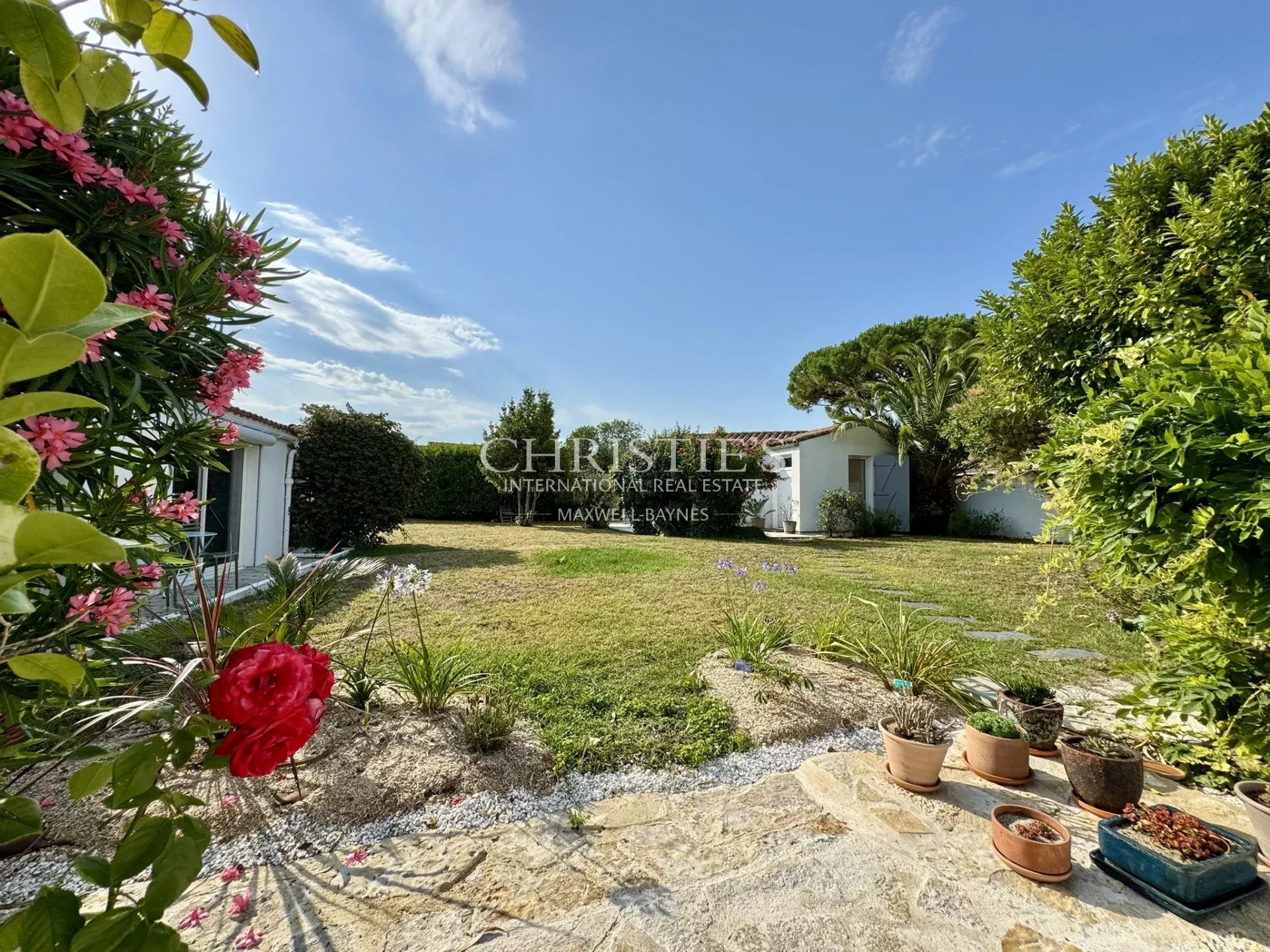 5 Bedroom Villa/Townhouse's Image 4