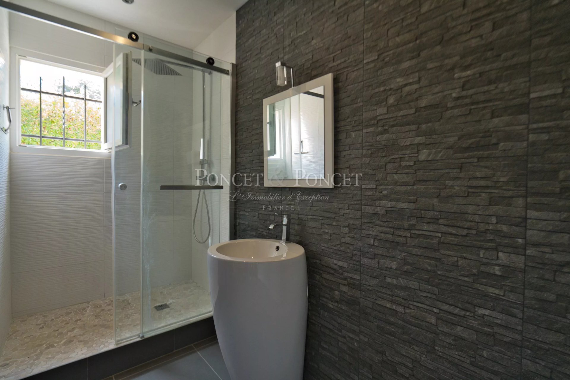 5 Bedroom Villa/Townhouse's Image 17