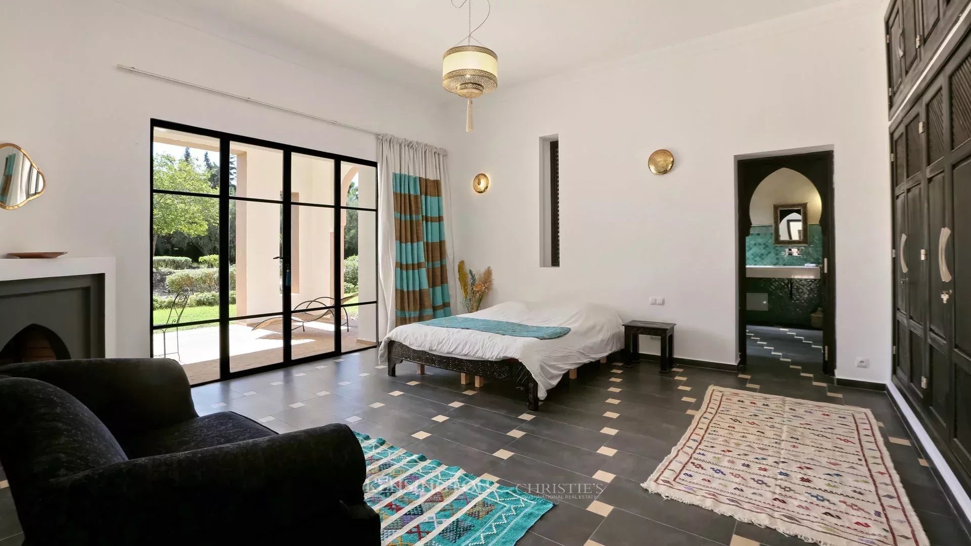 6 Bedroom Villa/Townhouse's Image 8