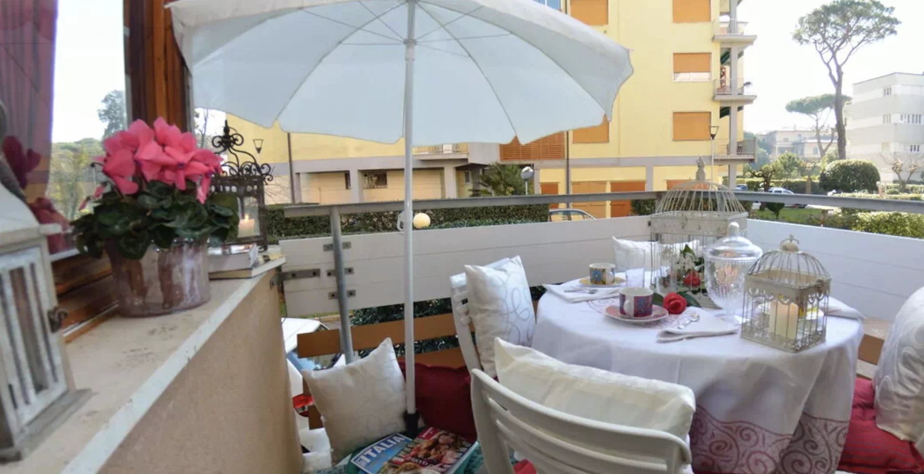 ITALY, TUSCANY, VIAREGGIO, 150 METERS FROM SEASIDE, 6 PEOPLE